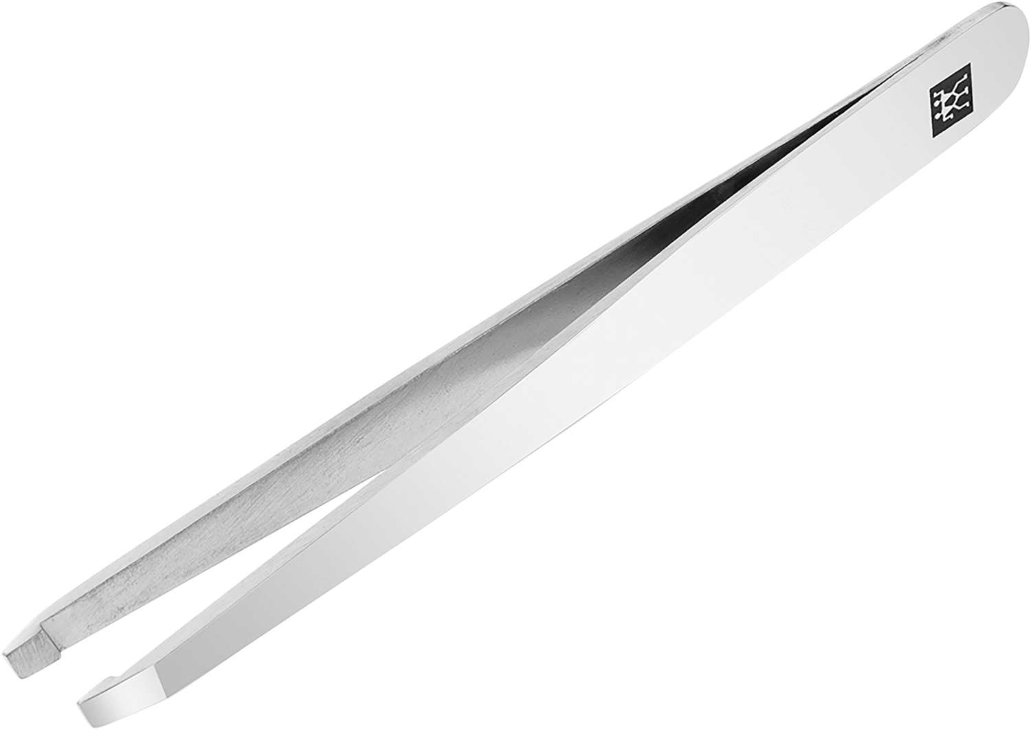 Elegante, 90 mm lange Pinzette von Zwilling Beauty mit schräger, polierter Spitze für präzise Anwendungen in der Körperpflege und beim Augenbrauenstyling.