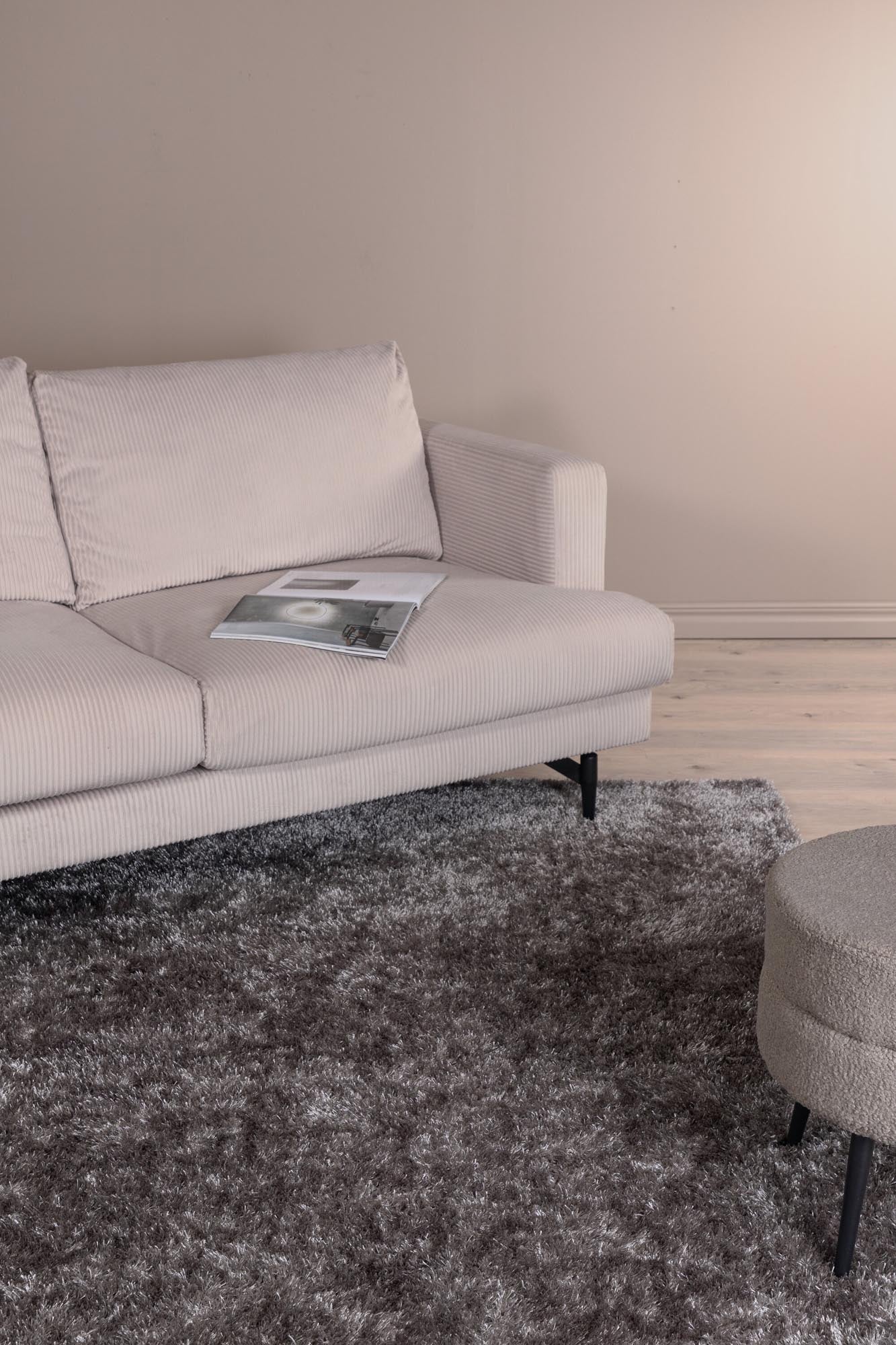 Erleben Sie den Mattis Teppich von Venture Home: Strapazierfähiger Polyester, stilvolles Anthrazit, ideal für ein elegantes und gemütliches Zuhause.