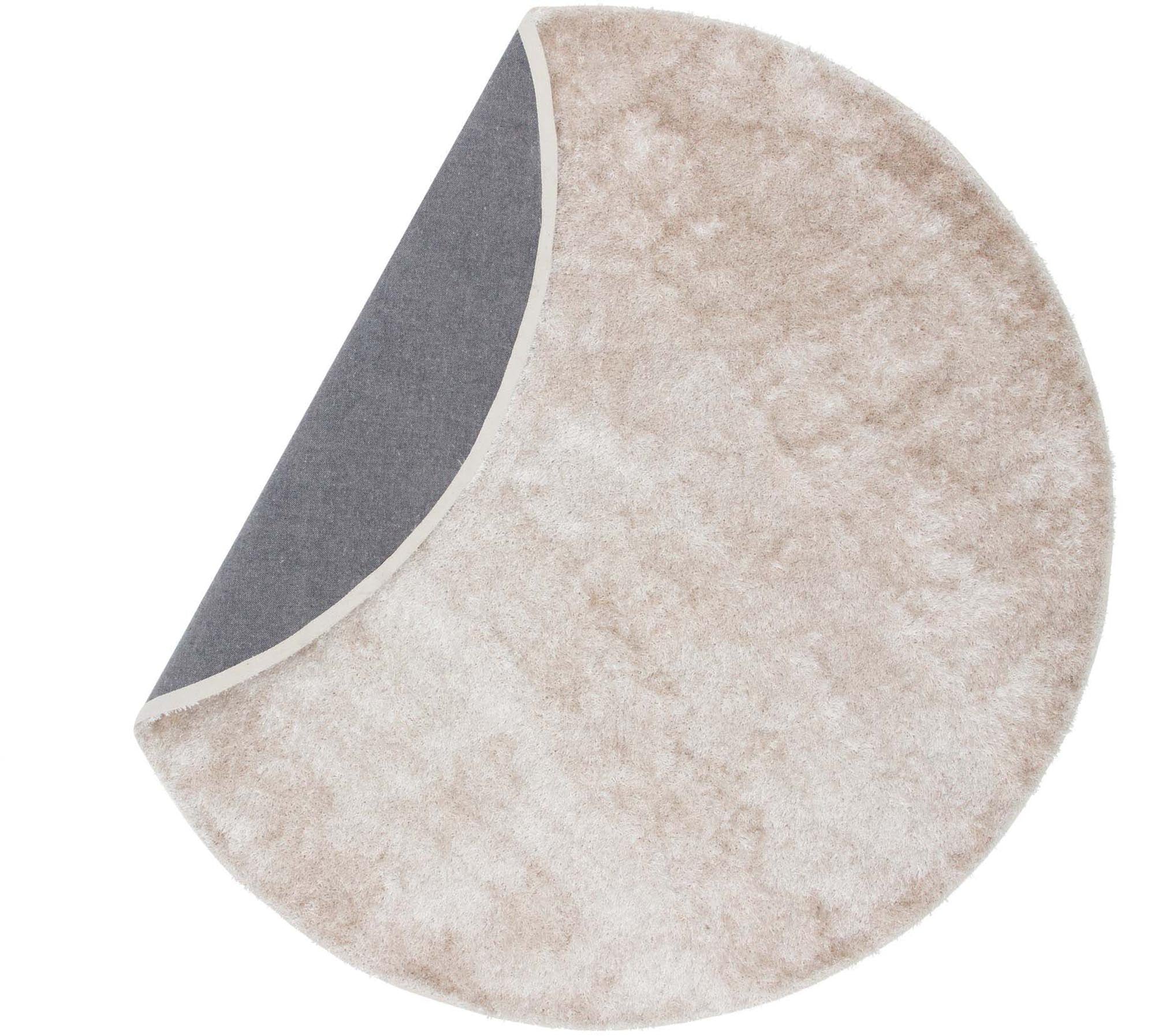 Entdecken Sie den Mattis Teppich von Venture Home: Moderner Anthrazitton, strapazierfähiges Polyester und einladender Komfort für Ihr Zuhause.