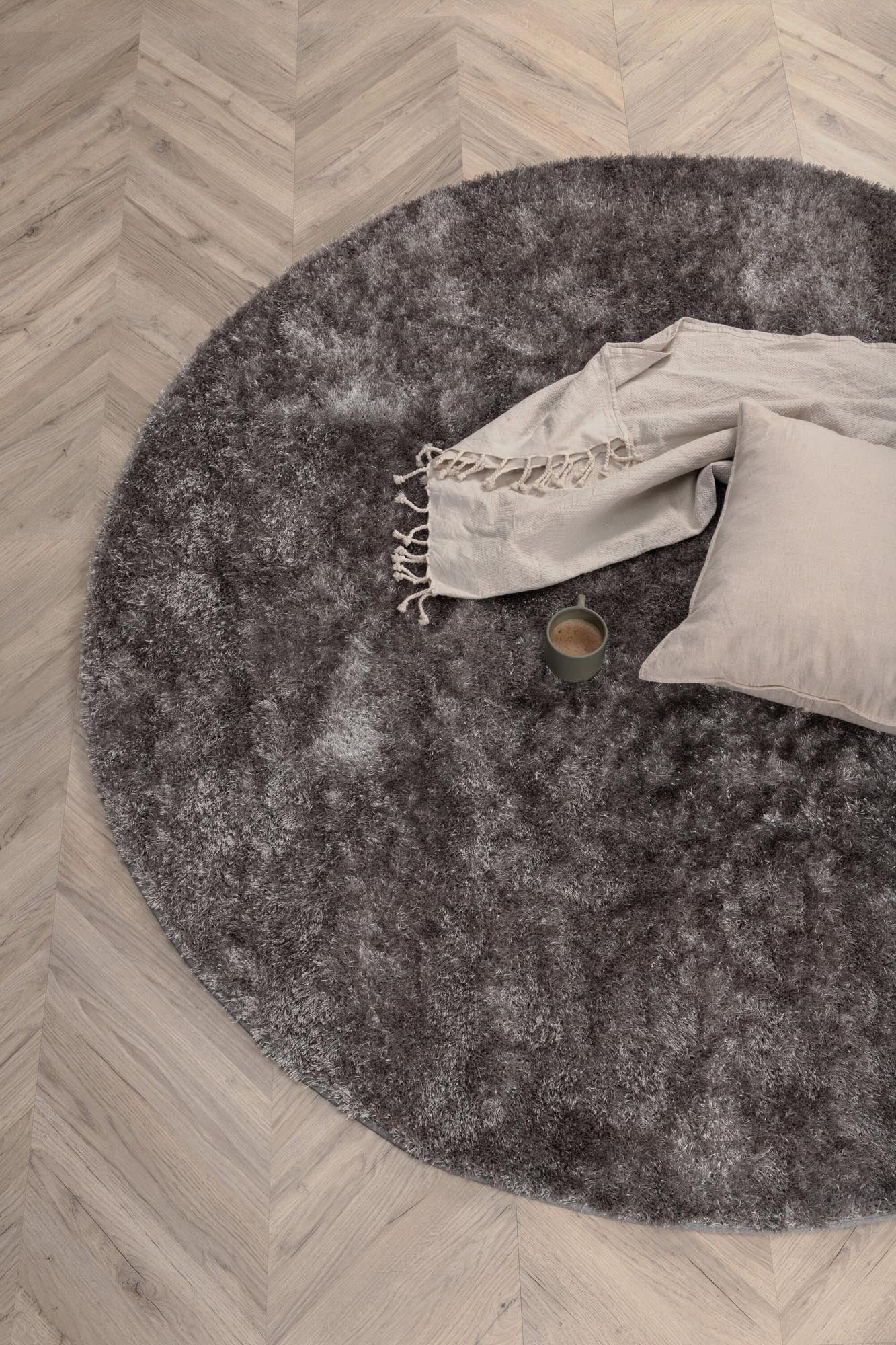 Mattis Teppich: Elegantes Anthrazit für zeitlose Wohnkultur.