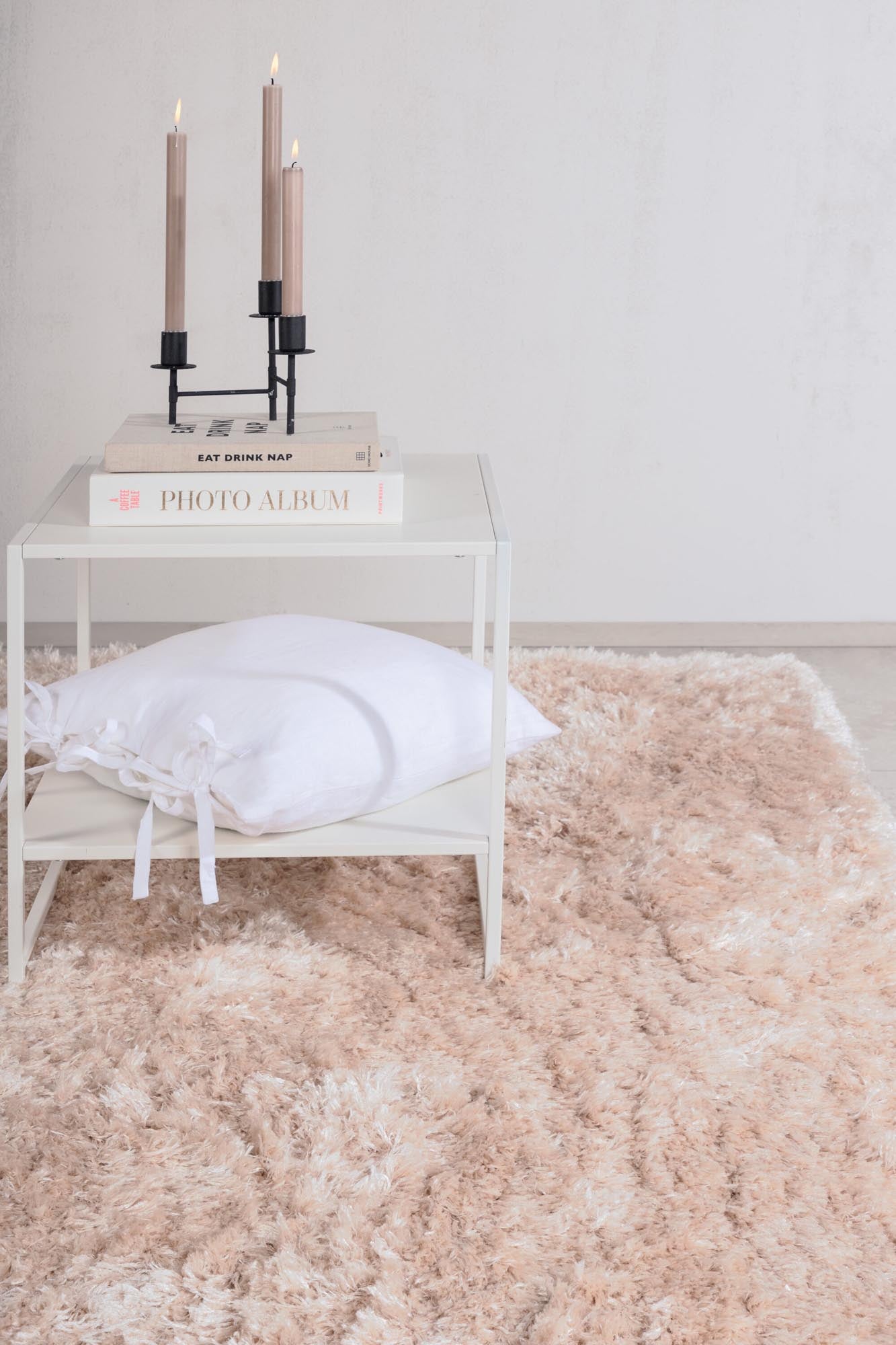 Stilvoller Natta Teppich von Venture Home: Langlebiges Polyester, elegante champagnerfarbene Haptik, ideal für jeden Raum und pflegeleicht.