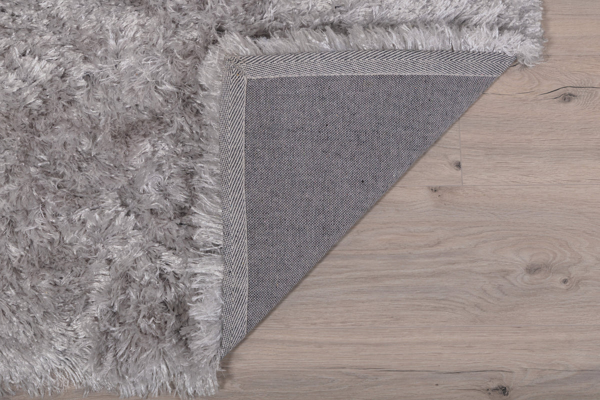 Natta Teppich in Silber präsentiert im Onlineshop von KAQTU Design AG. Teppich ist von Venture Home