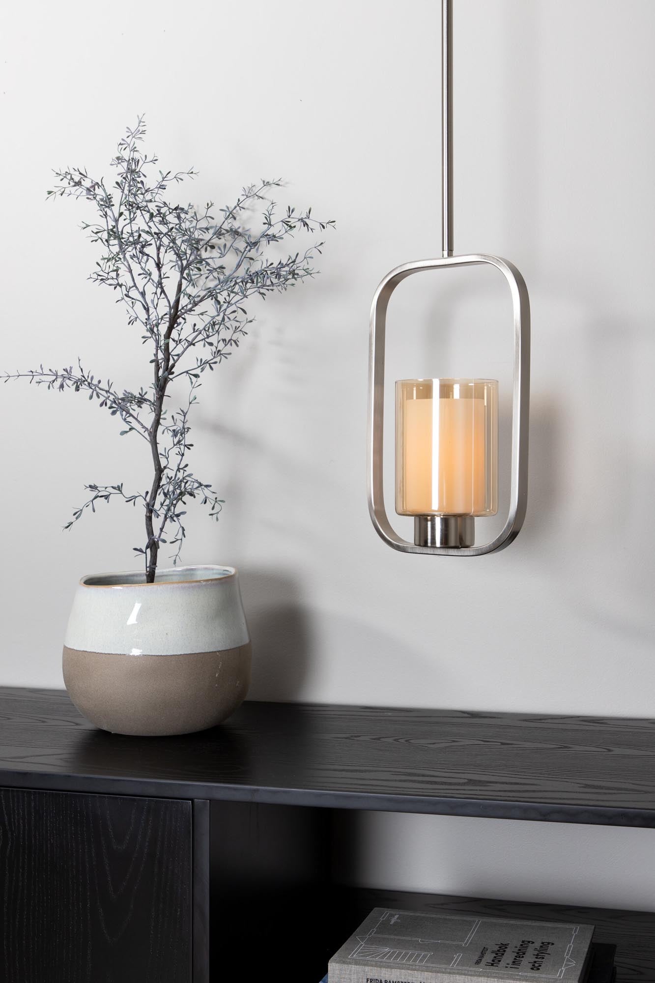 Elegante Aludra Pendelleuchte von Venture Home: Hochwertiger Stahl und Glas vereinen sich für stilvolle Beleuchtung in jedem Raum.