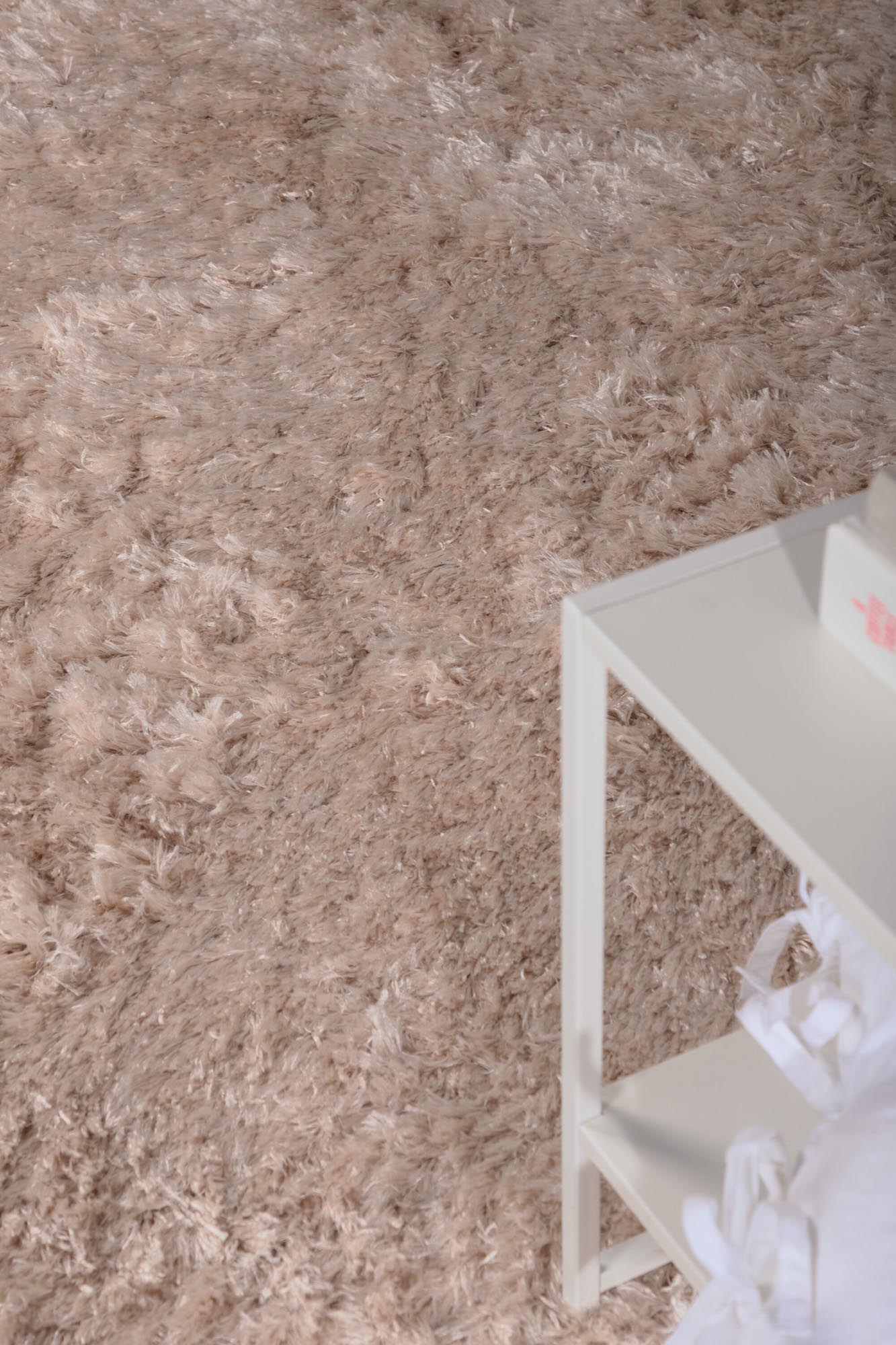 Natta Teppich von Venture Home: Luxuriöser, pflegeleichter Teppich in edlem Beige, perfekt für jeden Raum und stilvolle Einrichtung.