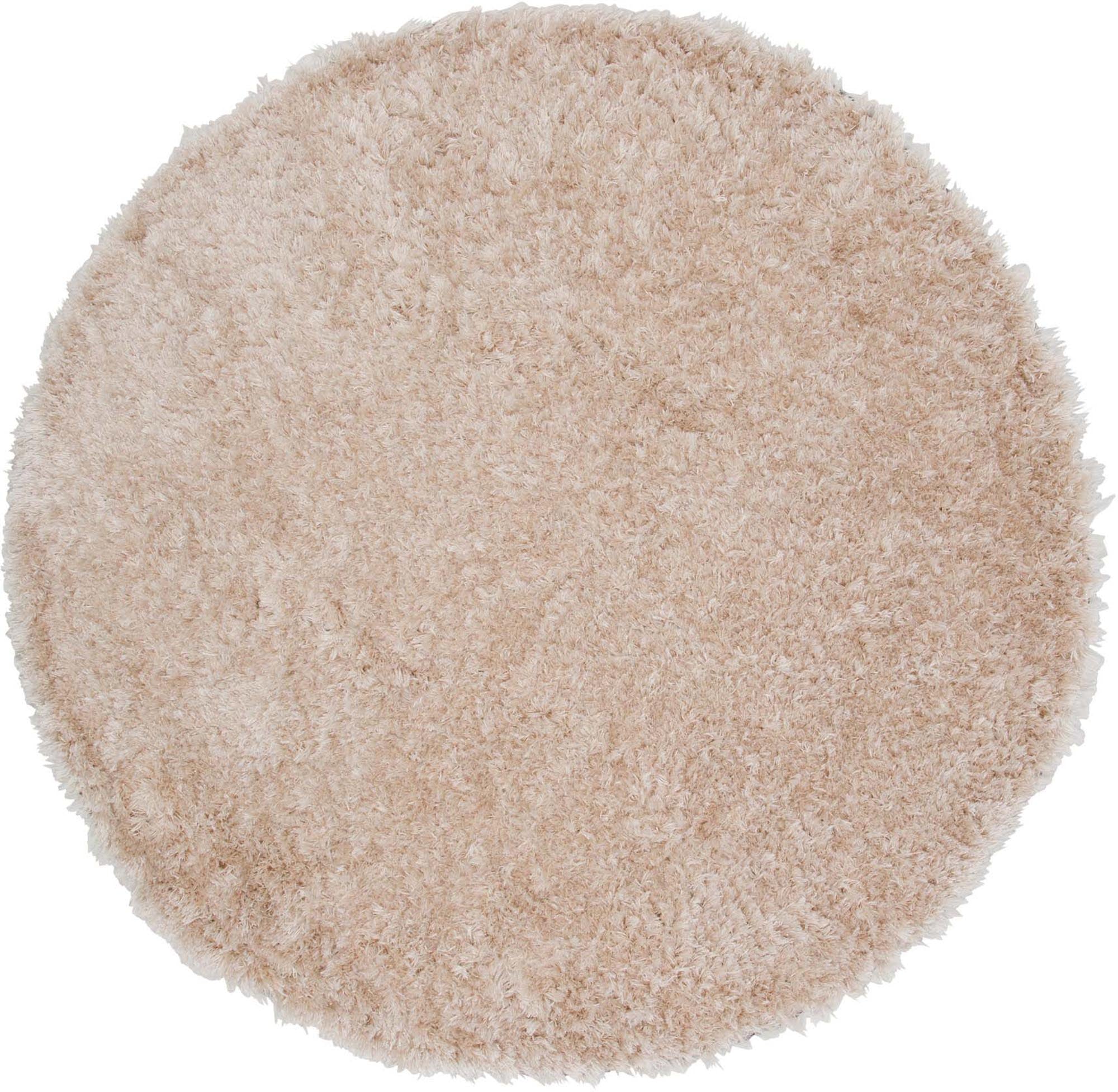 Natta Teppich: Eleganz und Komfort vereint in champagnerfarbenem, langlebigem Polyester für stilvolle Räume.