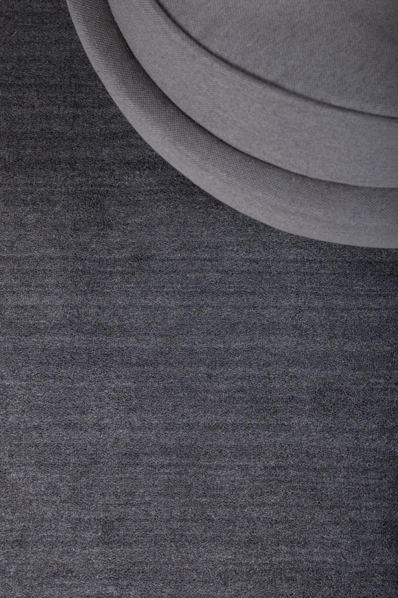 Stilvoller Ulla Teppich von Venture Home aus hochwertiger Wolle, ideal für gemütliche und elegante Wohnräume.