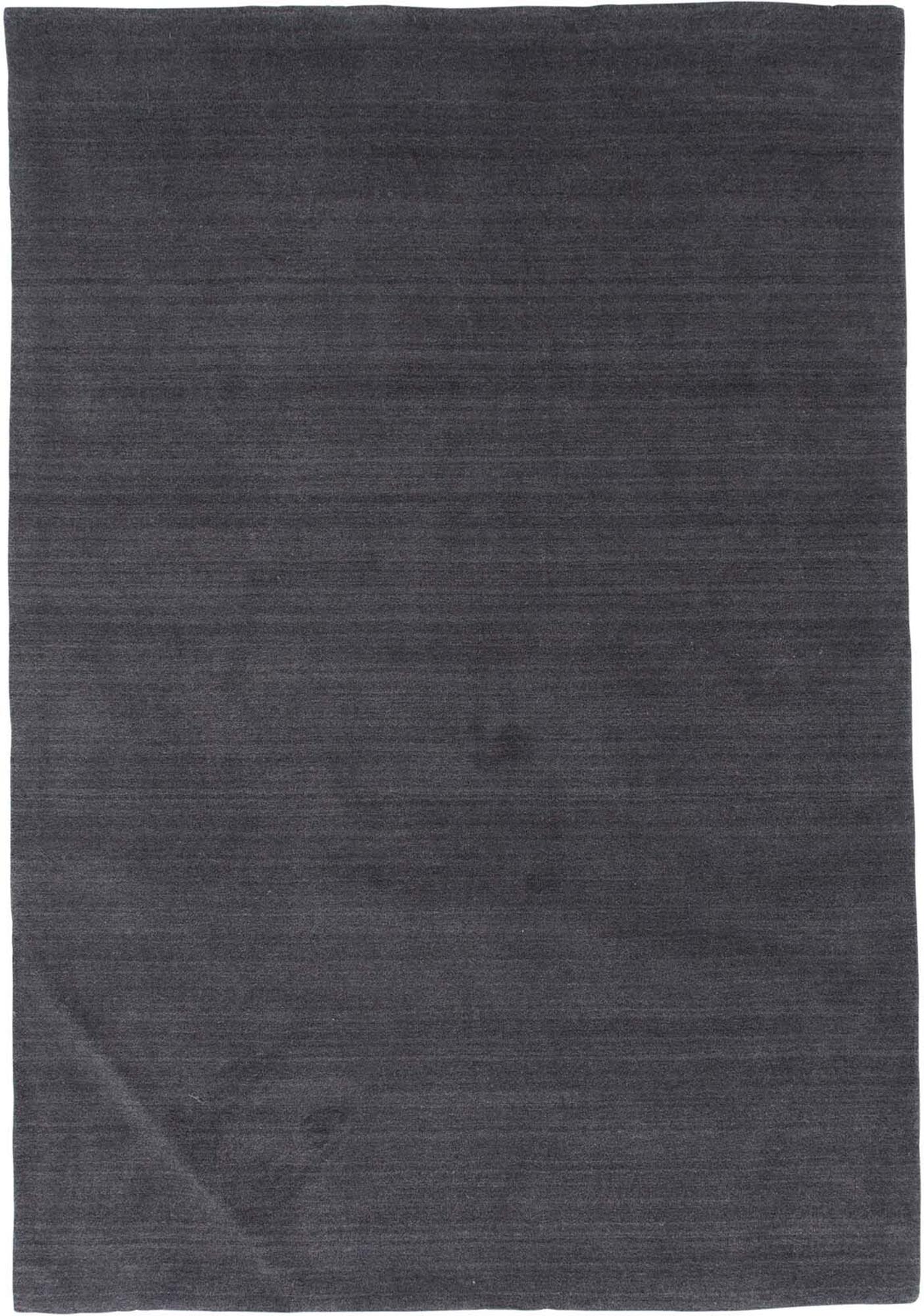 Ulla Teppich von Venture Home: Hochwertiger Wollteppich in Dunkelgrau, ideal für gemütliche Atmosphären und vielseitige Einsatzmöglichkeiten.