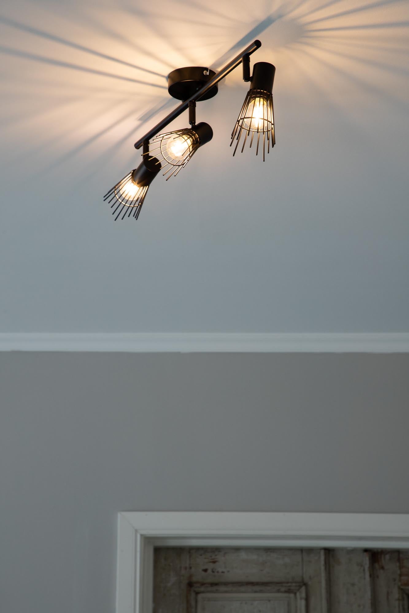 Pico Wandleuchte in Schwarz präsentiert im Onlineshop von KAQTU Design AG. Wandleuchte ist von Venture Home