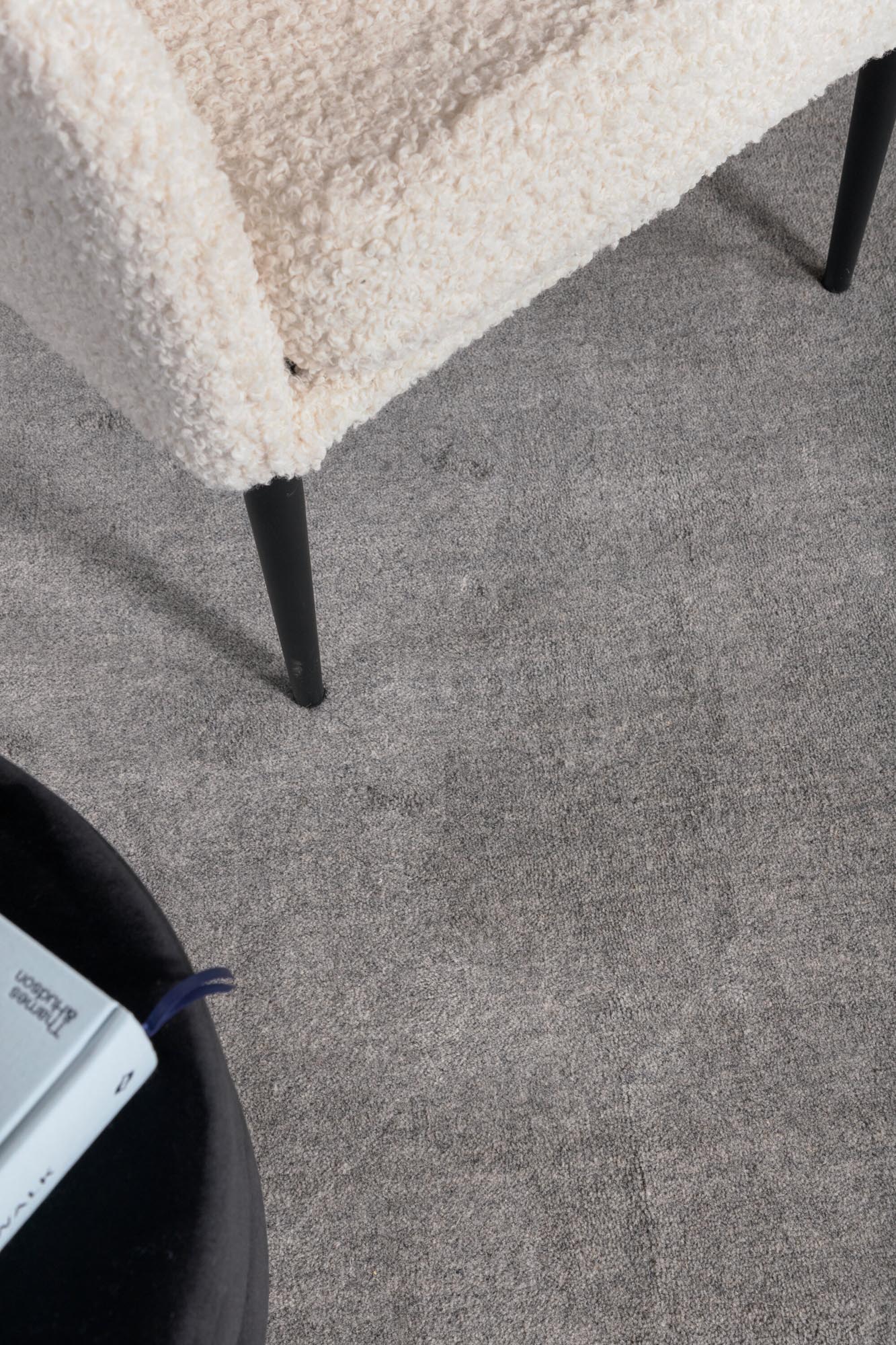 Ulla Teppich in Hellgrau präsentiert im Onlineshop von KAQTU Design AG. Teppich ist von Venture Home