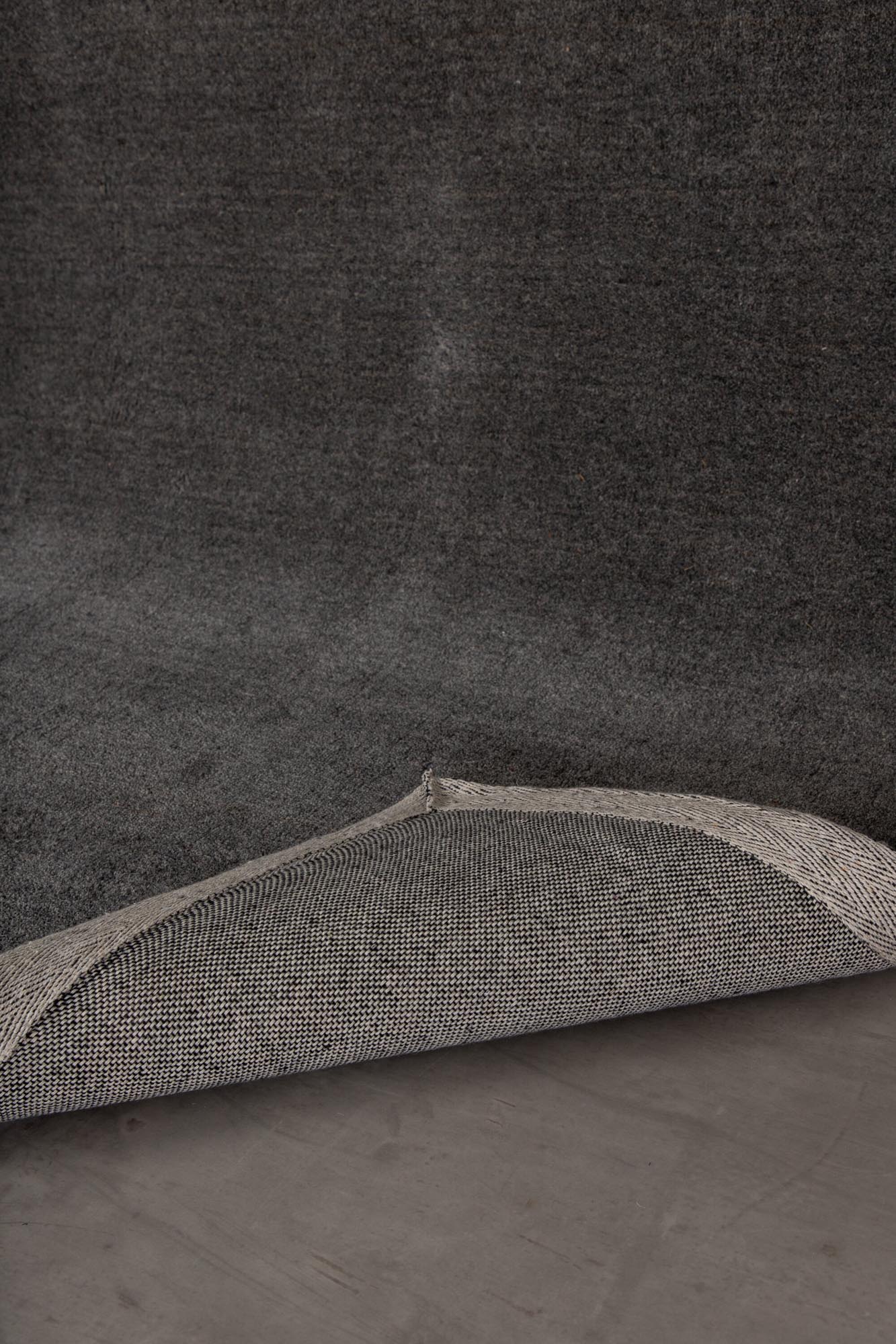 Ulla Teppich in Grau präsentiert im Onlineshop von KAQTU Design AG. Teppich ist von Venture Home
