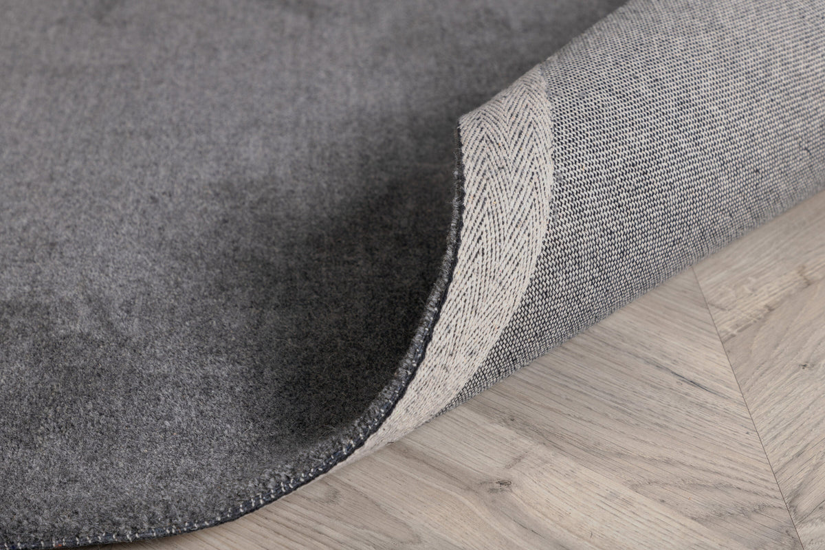 Ulla Teppich in Grau präsentiert im Onlineshop von KAQTU Design AG. Teppich ist von Venture Home