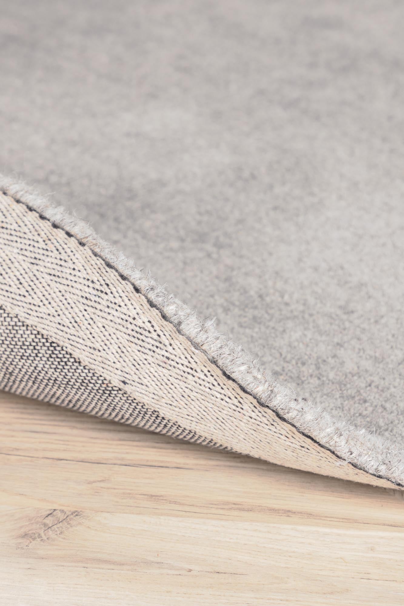 Ulla Teppich in Hellgrau präsentiert im Onlineshop von KAQTU Design AG. Teppich ist von Venture Home