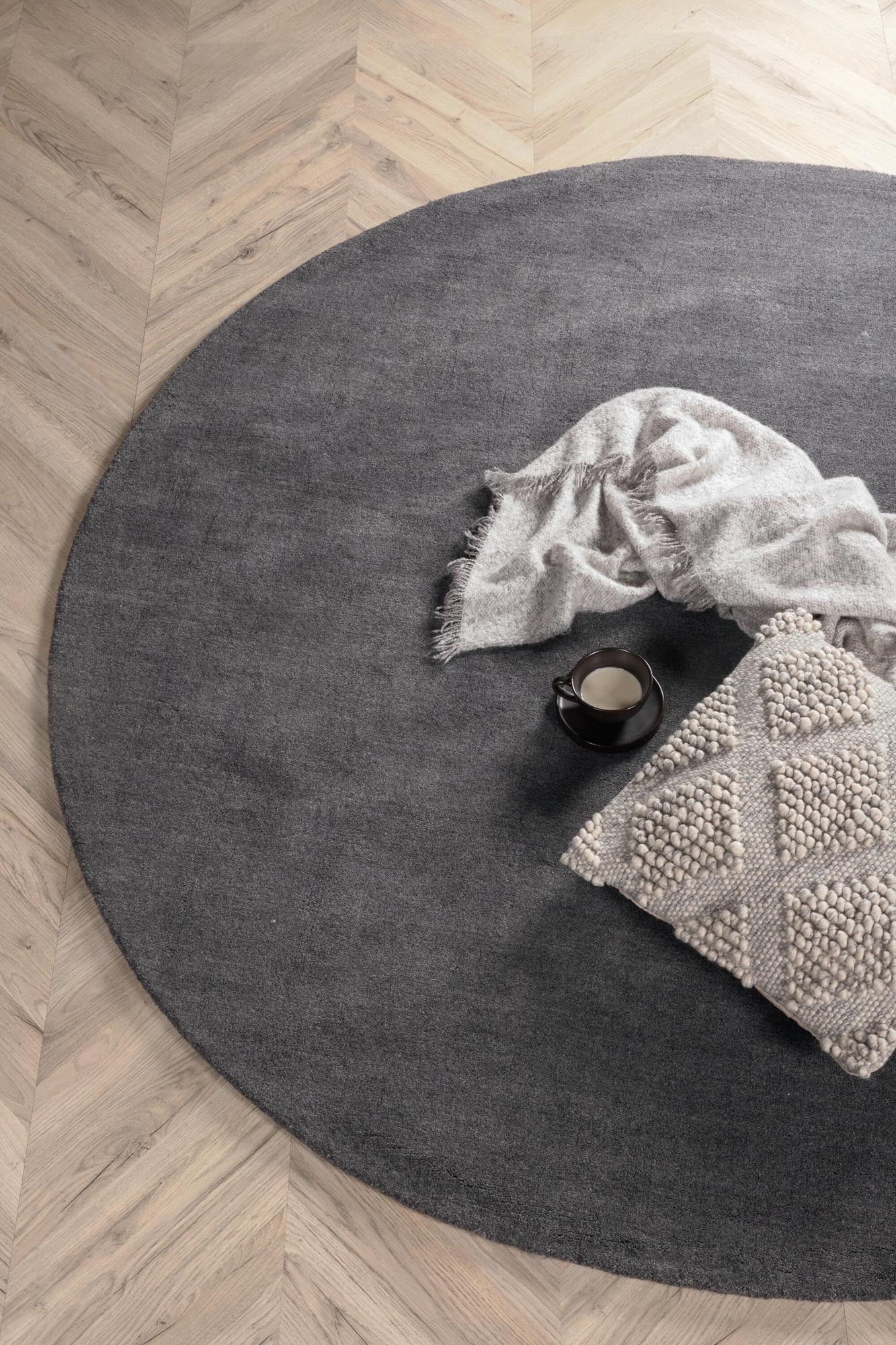 Ulla Teppich von Venture Home: Eleganter Wollteppich, der mit seiner gemütlichen Textur und vielseitigen Einsatzmöglichkeiten Ihr Zuhause aufwertet.