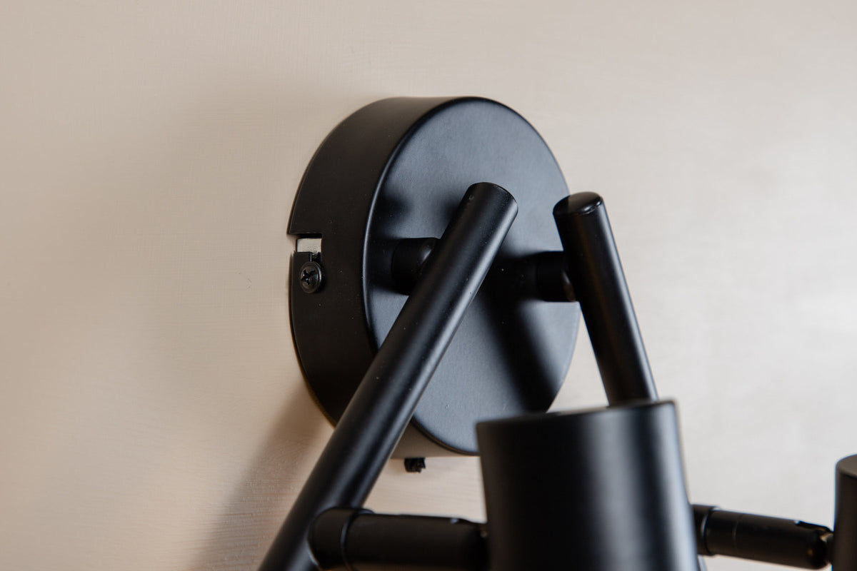 Pico Wandleuchte in Schwarz präsentiert im Onlineshop von KAQTU Design AG. Wandleuchte ist von Venture Home