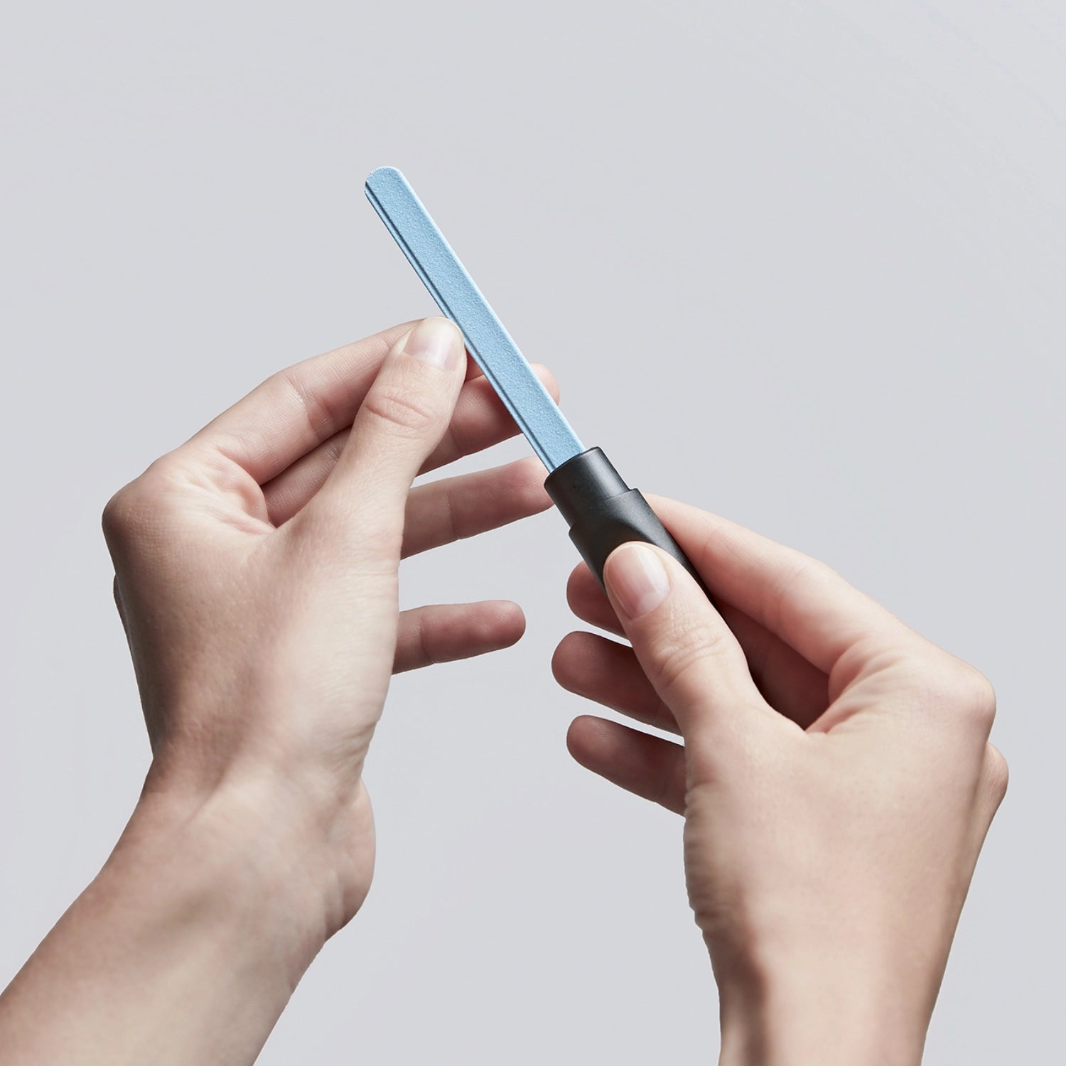 Twinox Keramik-Nagelfeile in Schwarz, ideal für präzise Maniküre und Pediküre, langlebig und sanft zu den Nägeln.