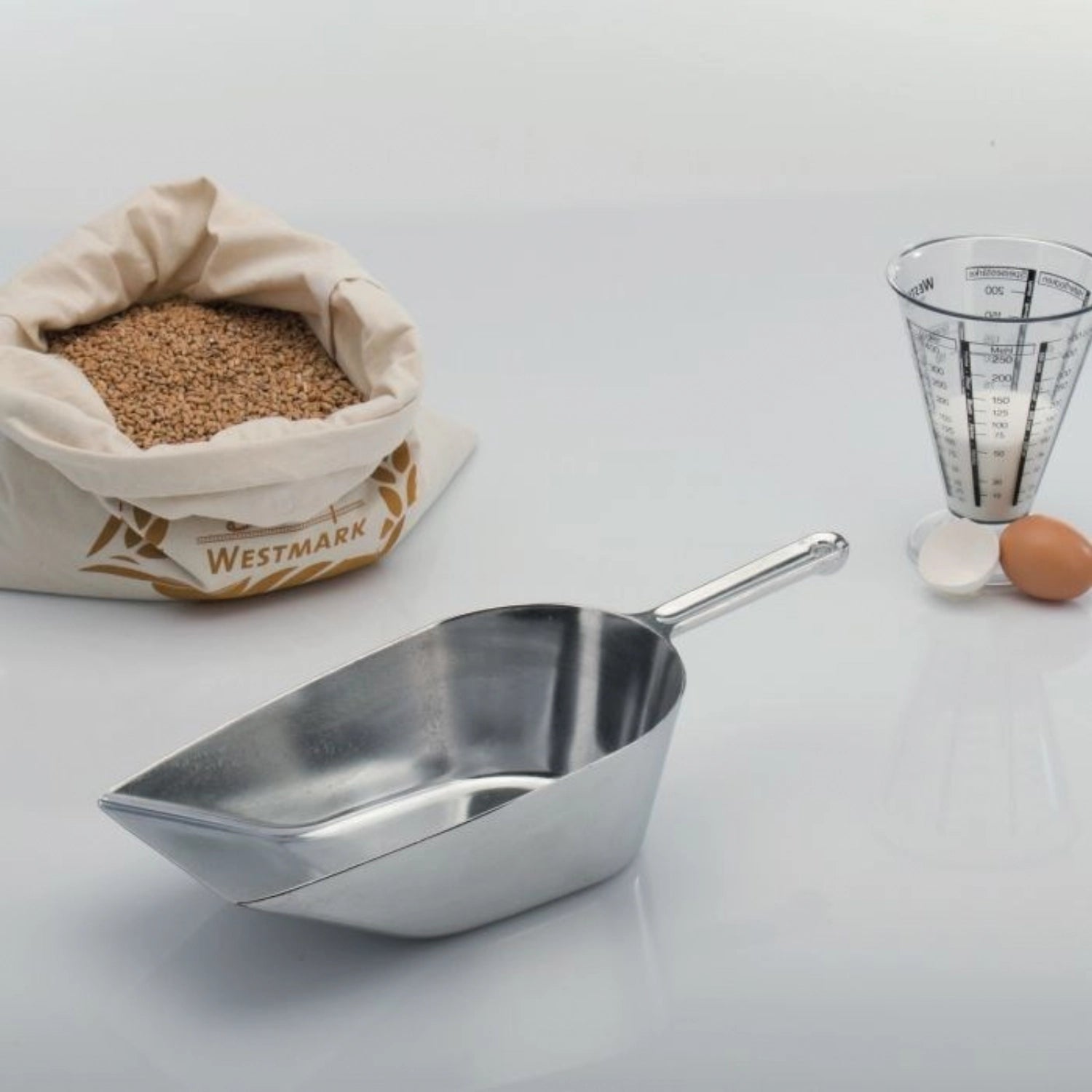 Hygia Grossschaufel von Westmark, 40x15x9cm, 1.87 lt, ideal für präzises Backen und Portionieren von Teig und Zutaten.