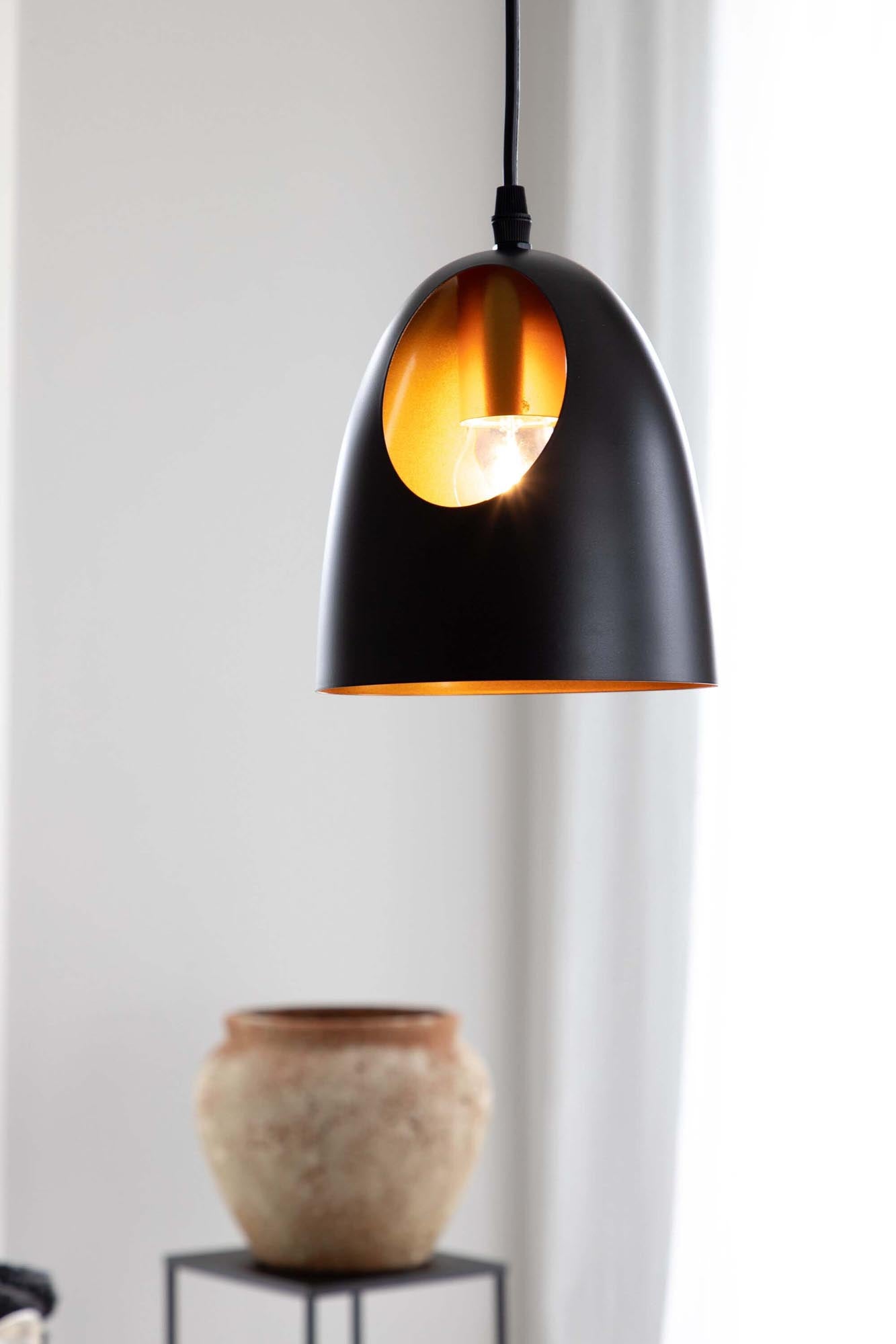 Elda Pendelleuchte in Schwarz präsentiert im Onlineshop von KAQTU Design AG. Pendelleuchte ist von Venture Home
