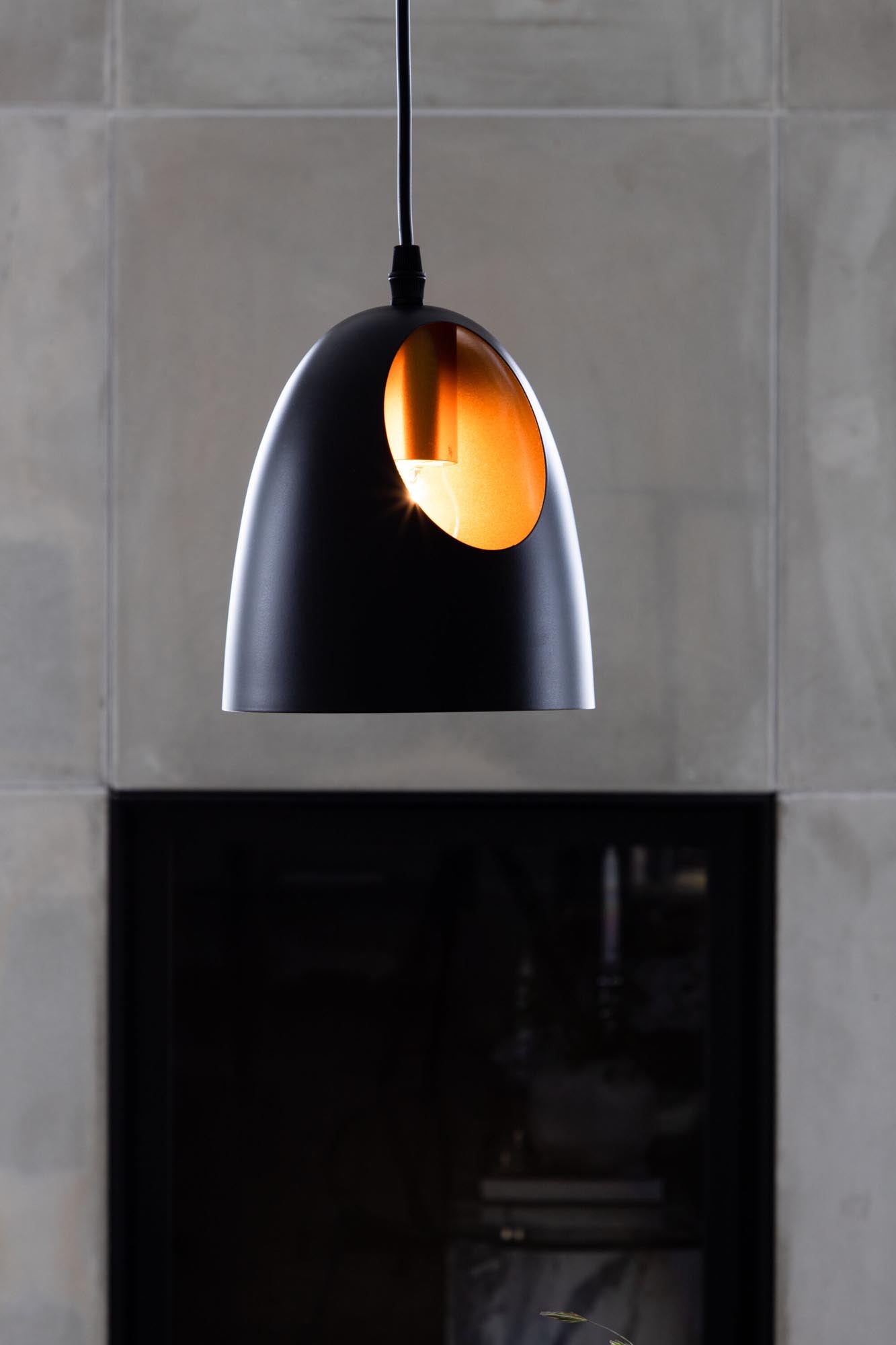 Elda Pendelleuchte in Schwarz präsentiert im Onlineshop von KAQTU Design AG. Pendelleuchte ist von Venture Home