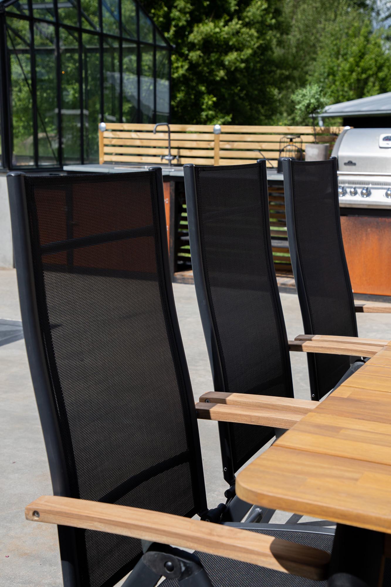 Panama Gartenstuhl Light in Schwarz präsentiert im Onlineshop von KAQTU Design AG. Gartenstuhl mit Armlehnen ist von Venture Home