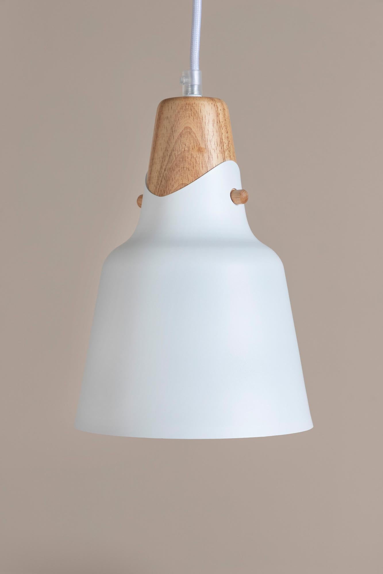 Rigel Pendelleuchte: Stilvolle Beleuchtung für moderne Wohnräume.