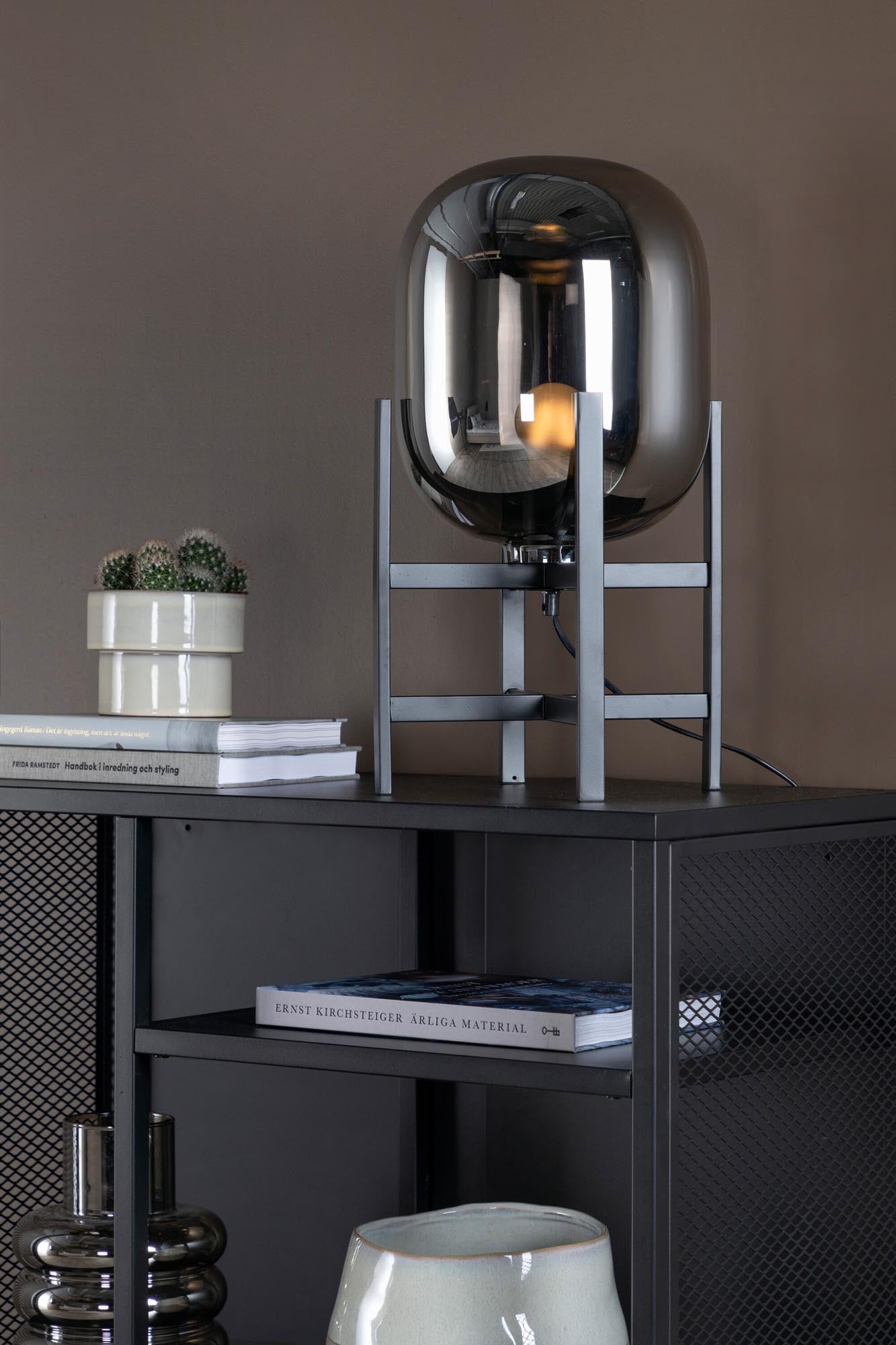 Altair Tischleuchte in Schwarz präsentiert im Onlineshop von KAQTU Design AG. Tischleuchte ist von Venture Home