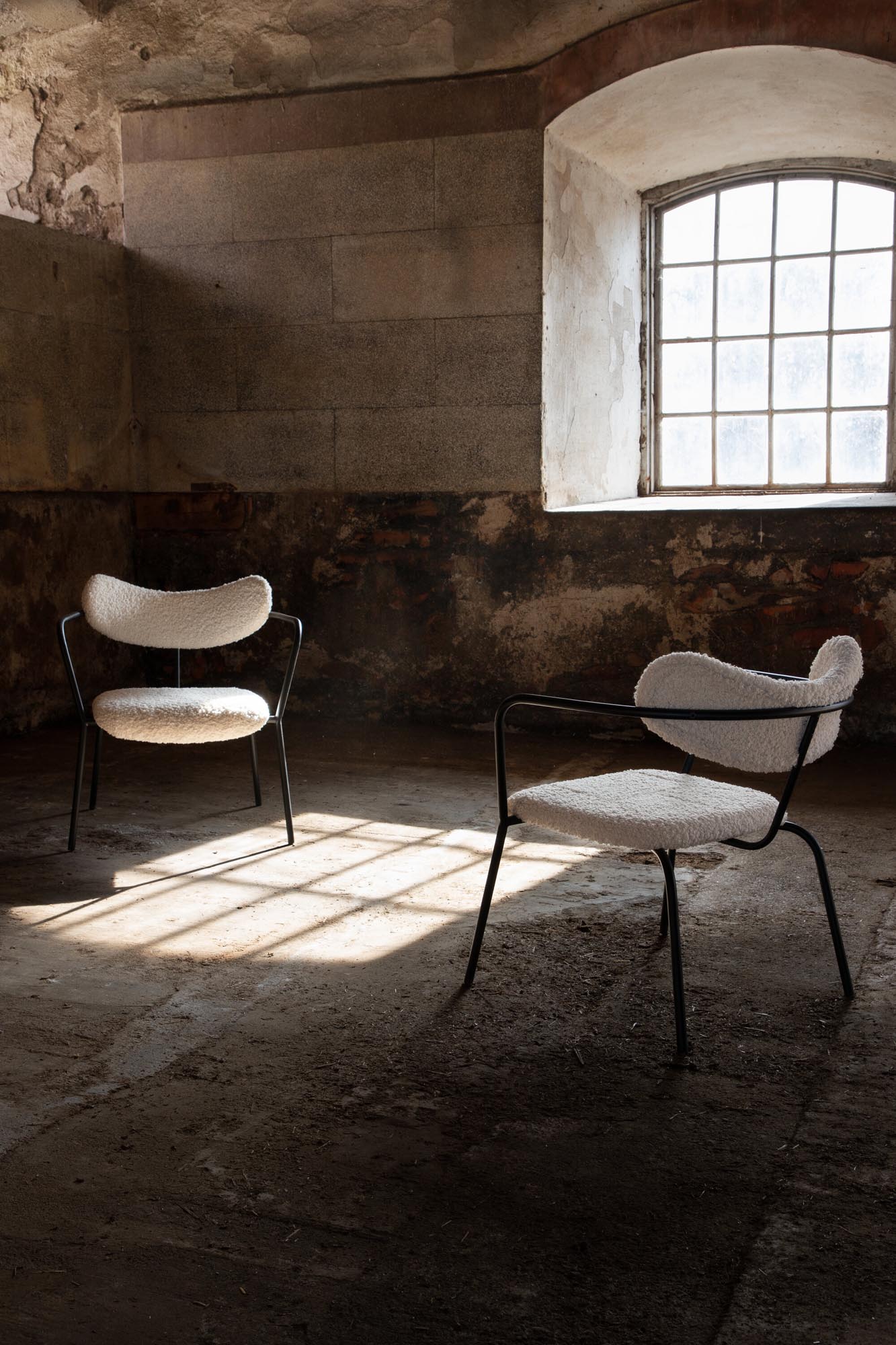 Duffy Sessel von Venture Home: Eleganz und luxuriöser Komfort vereint in einem stilvollen Design für Ihr Zuhause.