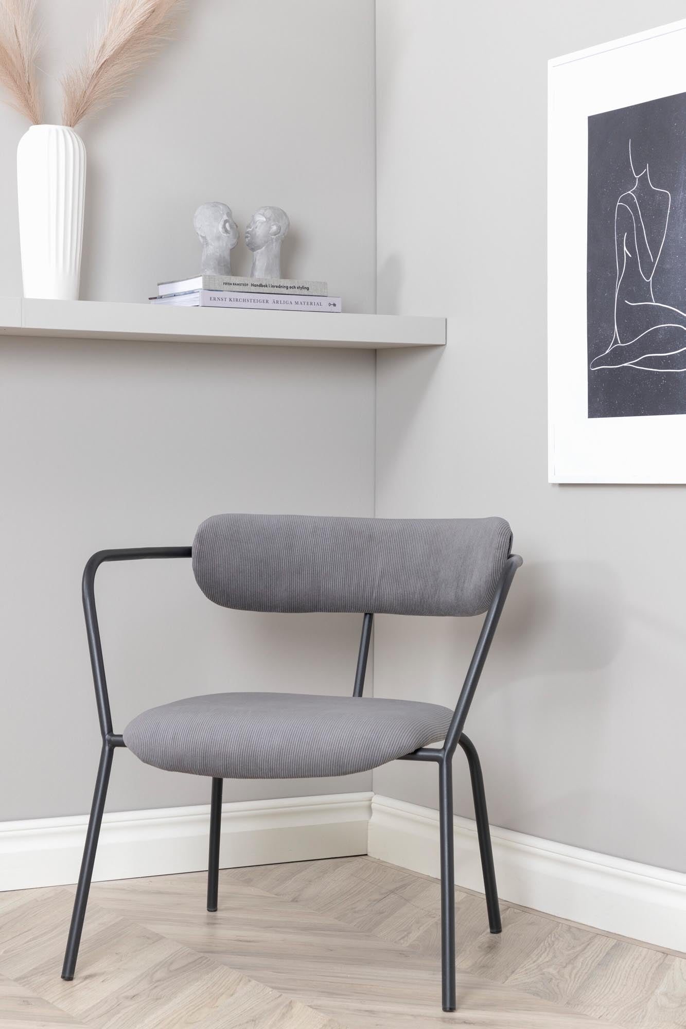 Eleganter Duffy Sessel: Perfekte Ergänzung für zeitgemässe Räume.