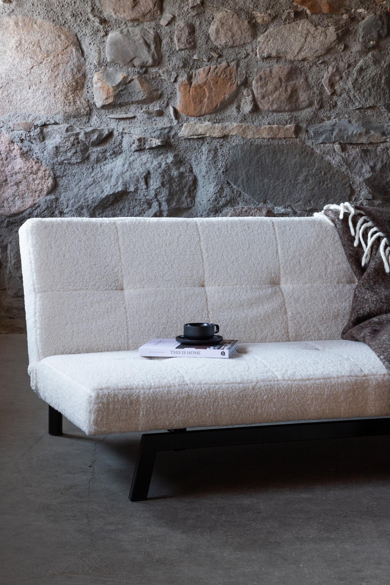 Bodil Sofa in Weiss präsentiert im Onlineshop von KAQTU Design AG. Bettsofa ist von Venture Home