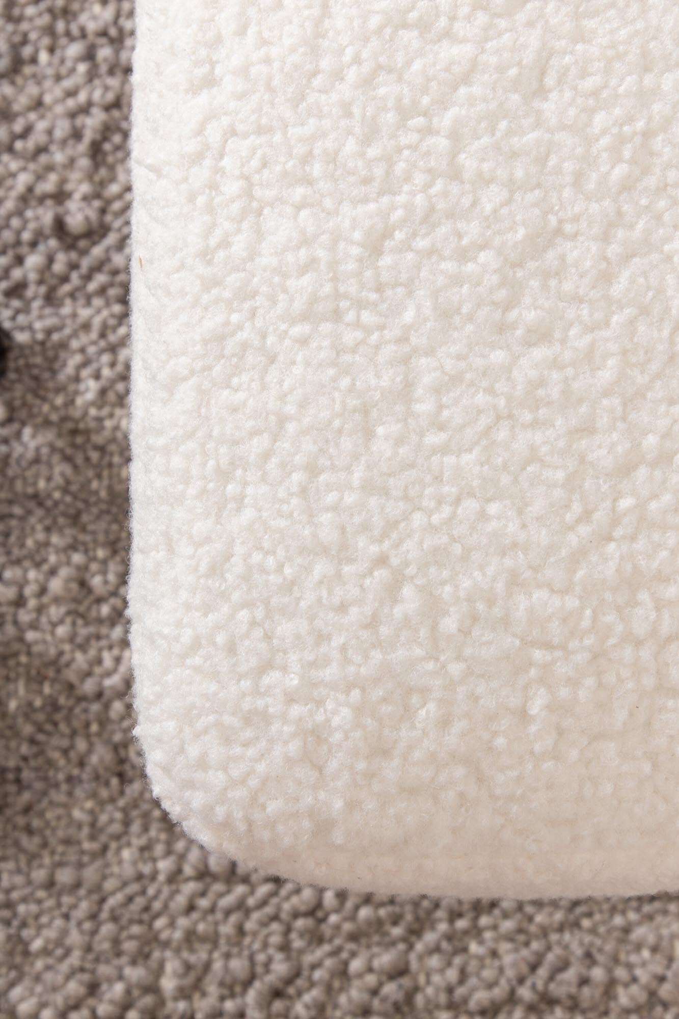 Boom Ottoman / Pouf in Weiss präsentiert im Onlineshop von KAQTU Design AG. Ottoman ist von Venture Home