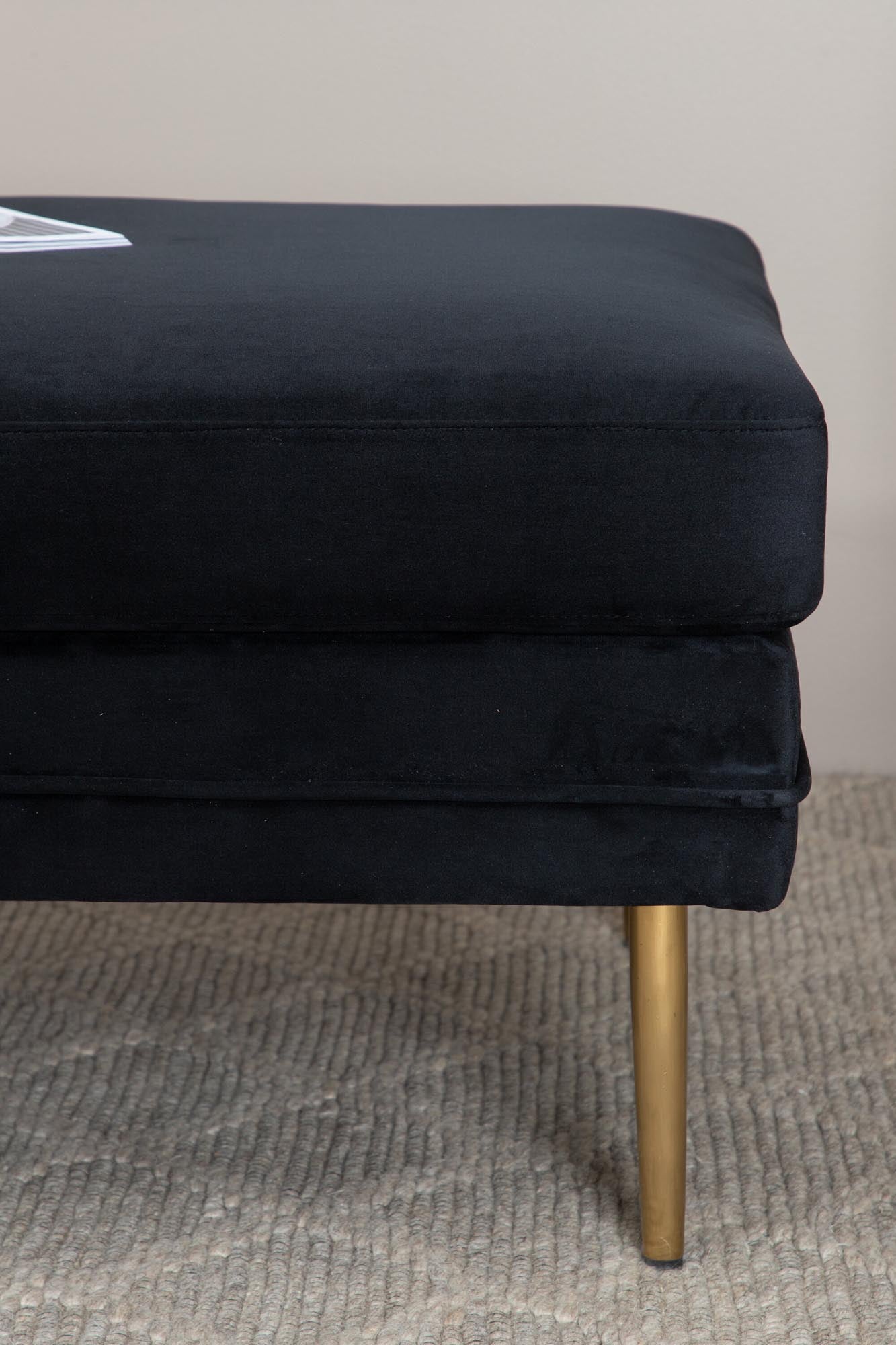 Boom Ottoman / Pouf in Schwarz präsentiert im Onlineshop von KAQTU Design AG. Ottoman ist von Venture Home