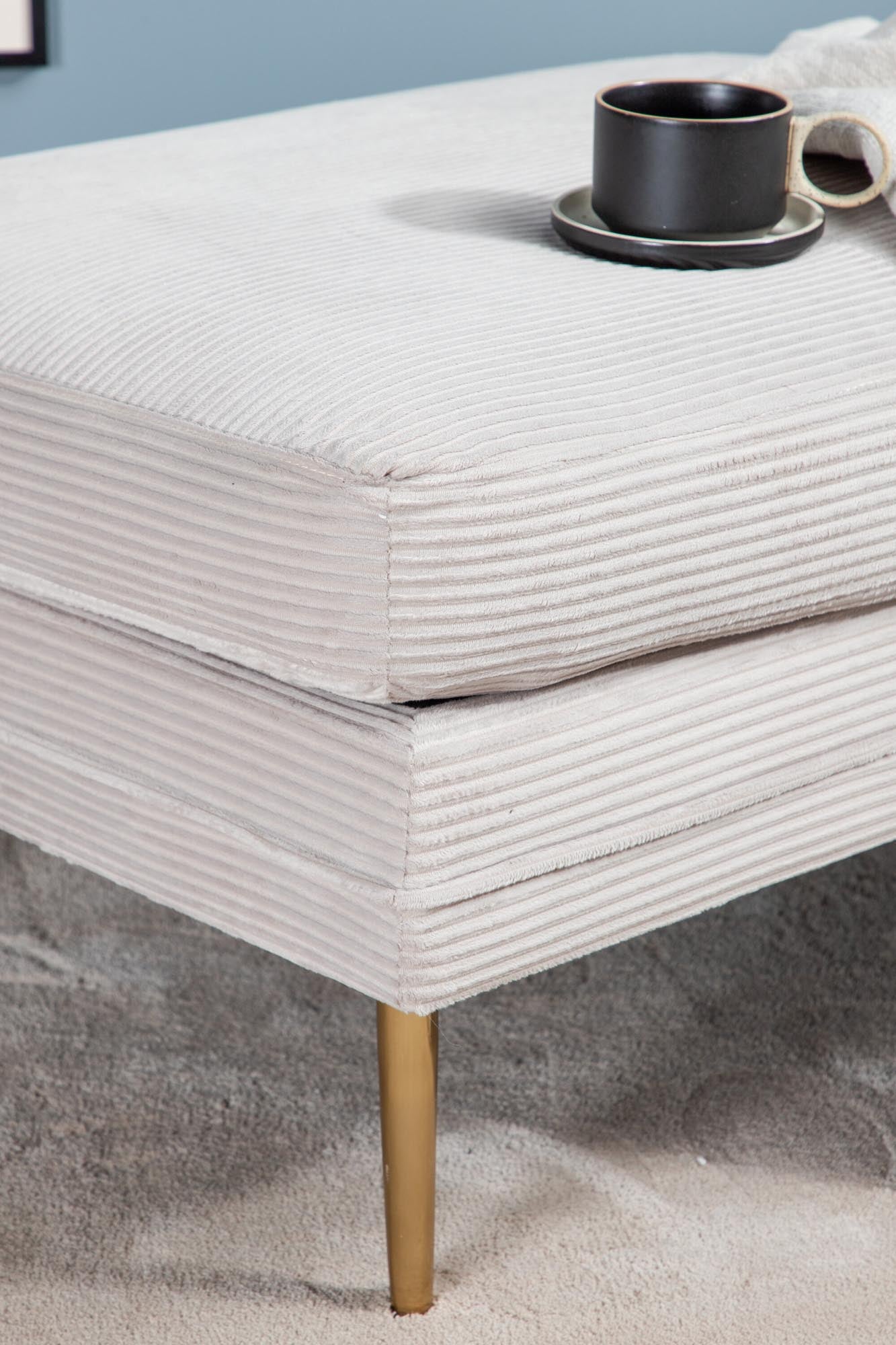 Boom Ottoman / Pouf in Beige präsentiert im Onlineshop von KAQTU Design AG. Ottoman ist von Venture Home