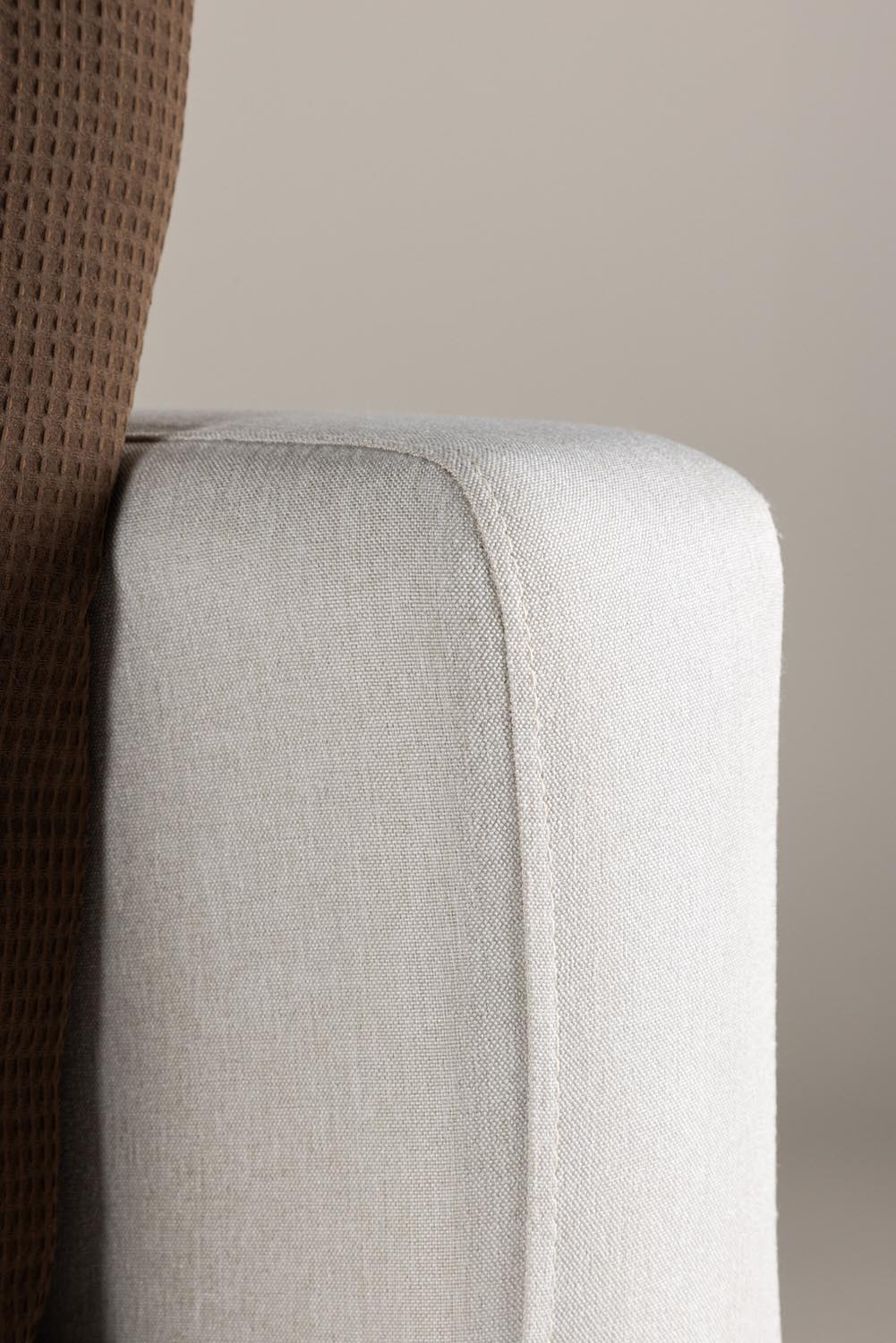 Sofia Sessel in Beige/Schwarz präsentiert im Onlineshop von KAQTU Design AG. Sessel mit Armlehnen ist von Venture Home