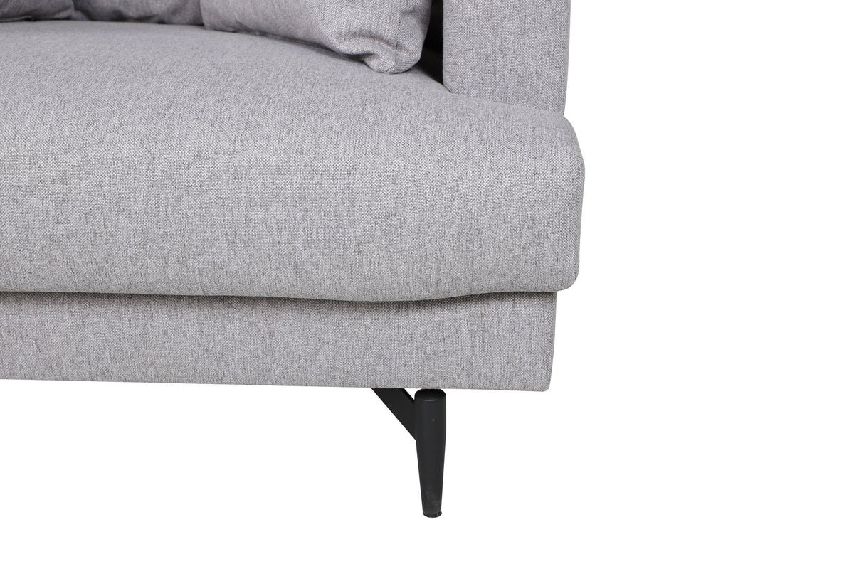 Sofia Sessel in Grau präsentiert im Onlineshop von KAQTU Design AG. Sessel mit Armlehnen ist von Venture Home