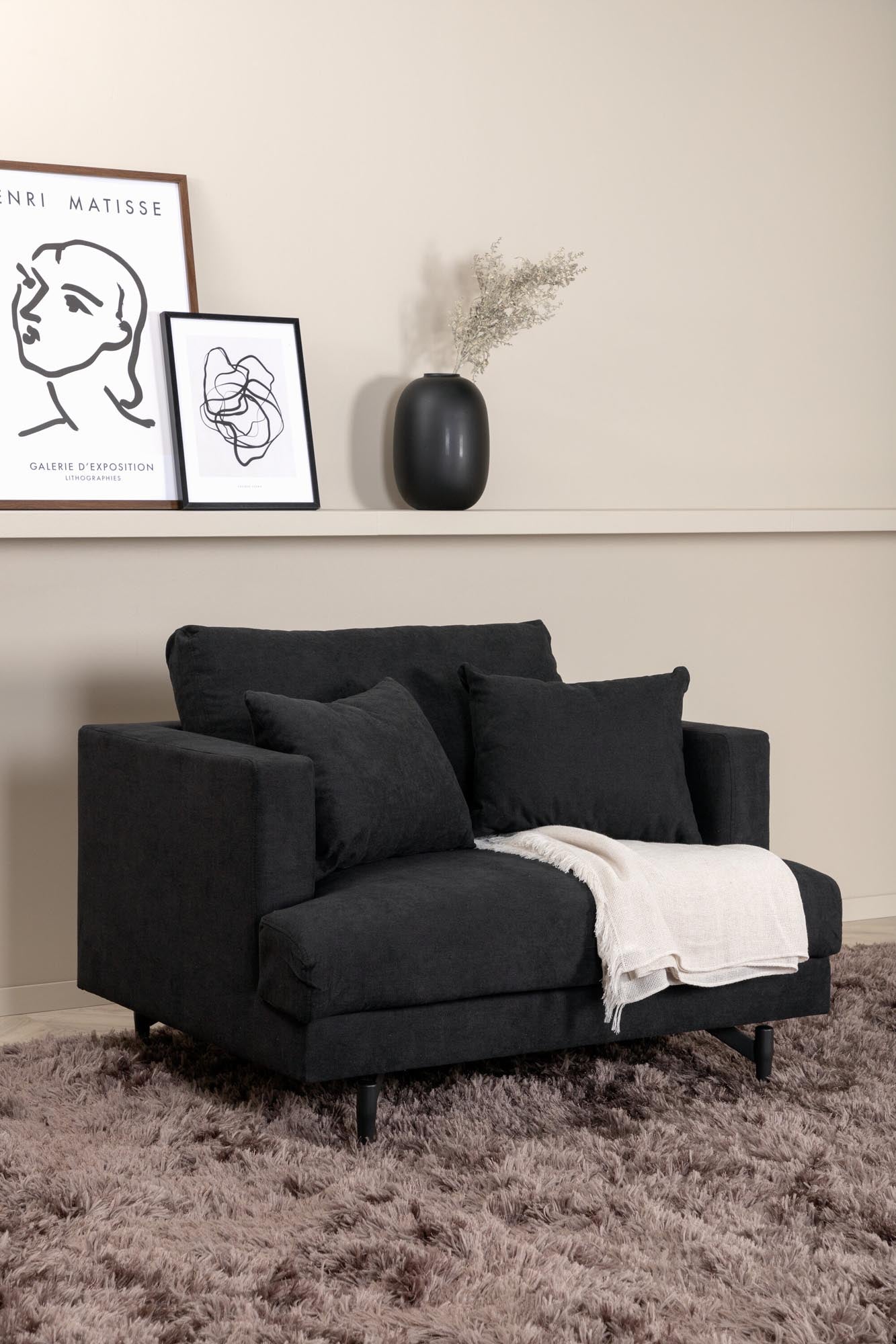 Sofia Sessel in Schwarz präsentiert im Onlineshop von KAQTU Design AG. Sessel mit Armlehnen ist von Venture Home