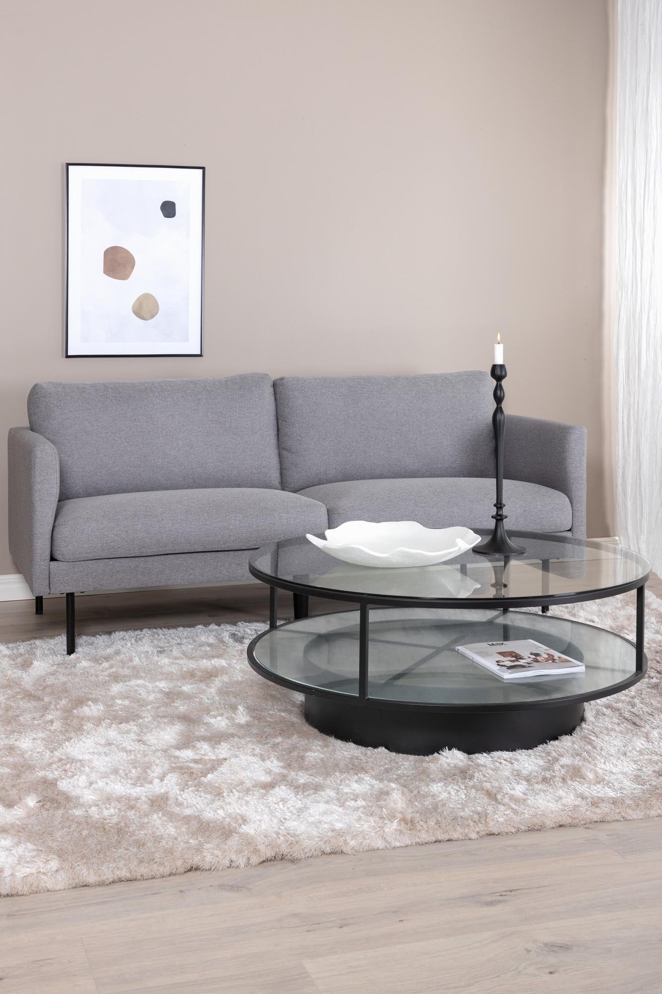 Erleben Sie das Zoom 2er Sofa von Venture Home: Luxuriöser Samt, zeitloses Design und schmale Metallbeine für stilvolle Akzente in Ihrem Zuhause.