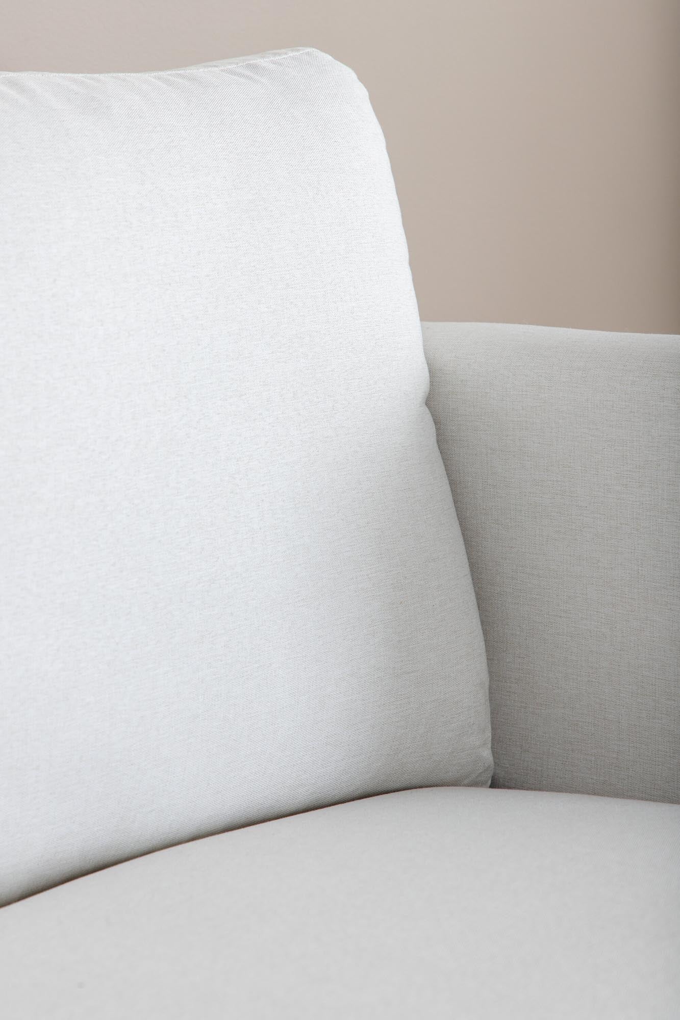 Luxuriöses Zoom 2er Sofa von Venture Home: Stilvolles Design in schwarzem Samt für Komfort und Eleganz in jedem Wohnraum.