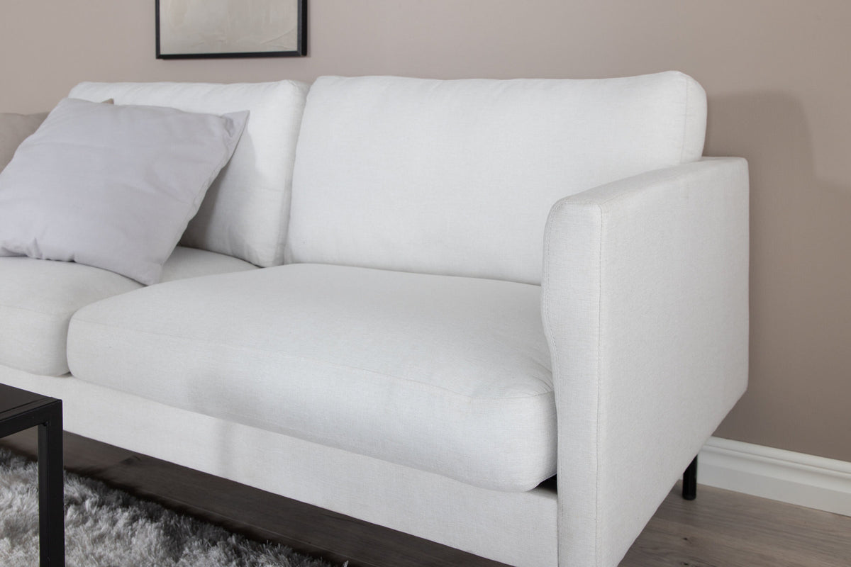 Zoom 2er Sofa in Weiss präsentiert im Onlineshop von KAQTU Design AG. 2er Sofa ist von Venture Home