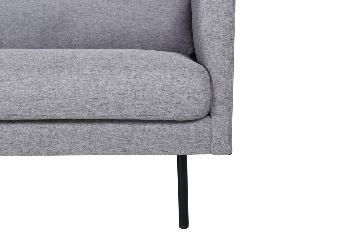 Zoom 3er Sofa in Grau präsentiert im Onlineshop von KAQTU Design AG. 3er Sofa ist von Venture Home