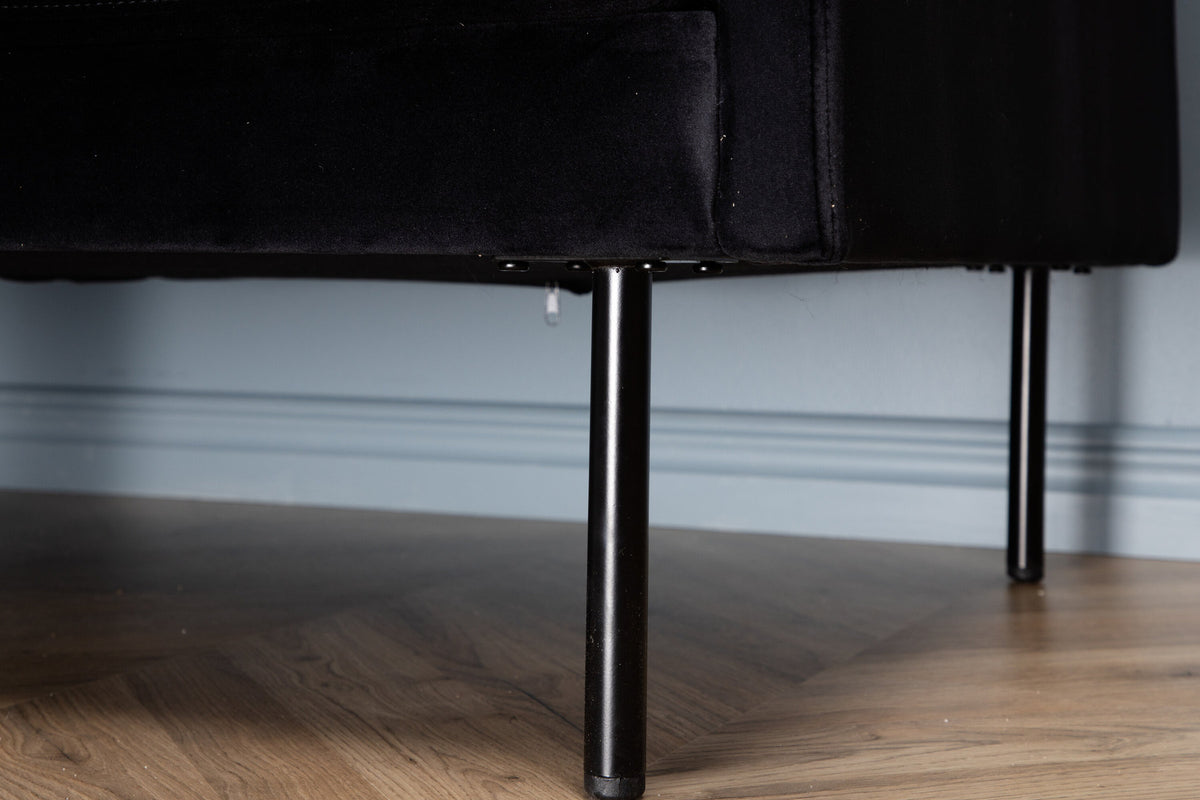 Zoom 3er Sofa in Schwarz präsentiert im Onlineshop von KAQTU Design AG. 3er Sofa ist von Venture Home