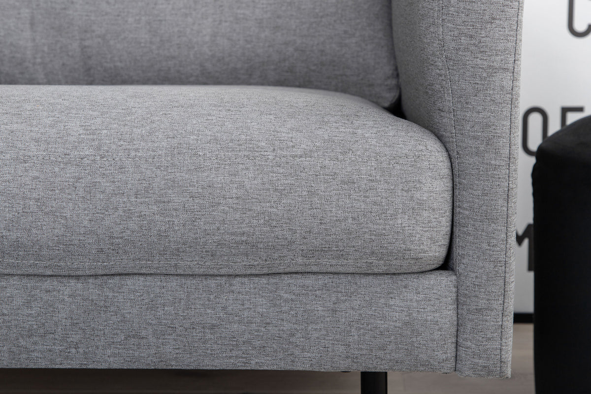 Zoom Sessel in Grau präsentiert im Onlineshop von KAQTU Design AG. Sessel mit Armlehnen ist von Venture Home