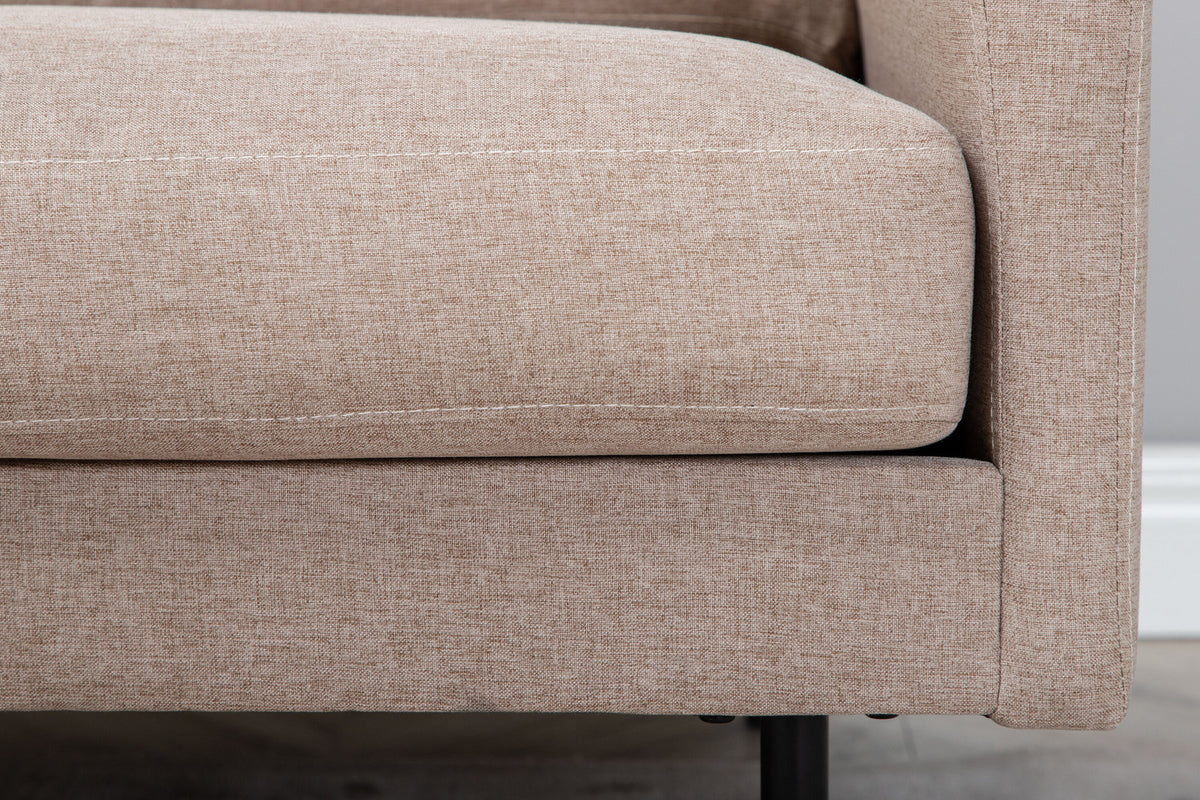 Zoom Sessel in Beige präsentiert im Onlineshop von KAQTU Design AG. Sessel mit Armlehnen ist von Venture Home
