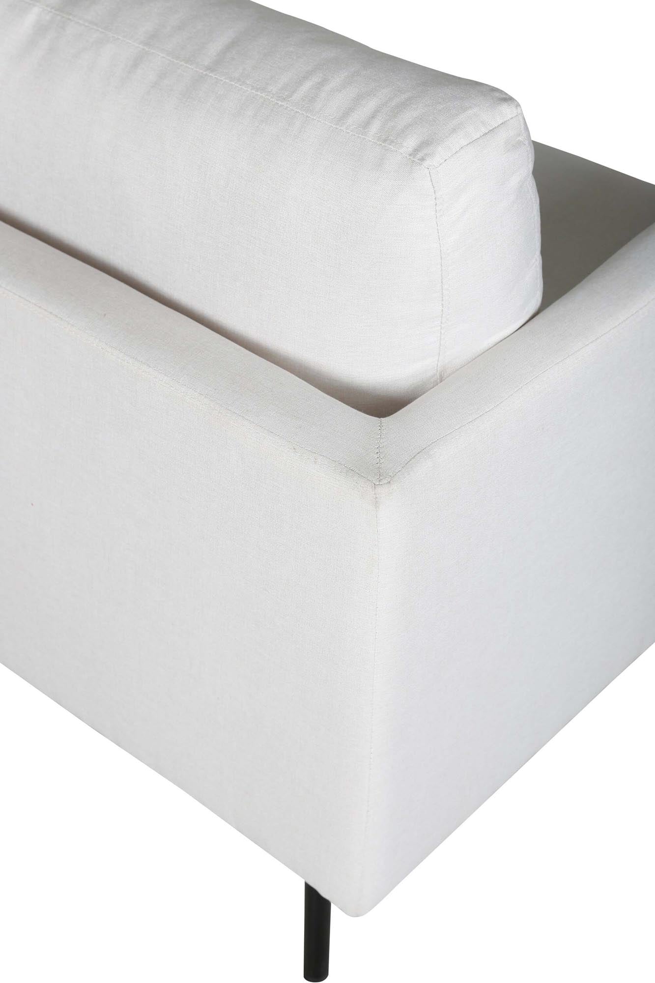 Zoom Sessel in Hell beige präsentiert im Onlineshop von KAQTU Design AG. Sessel mit Armlehnen ist von Venture Home