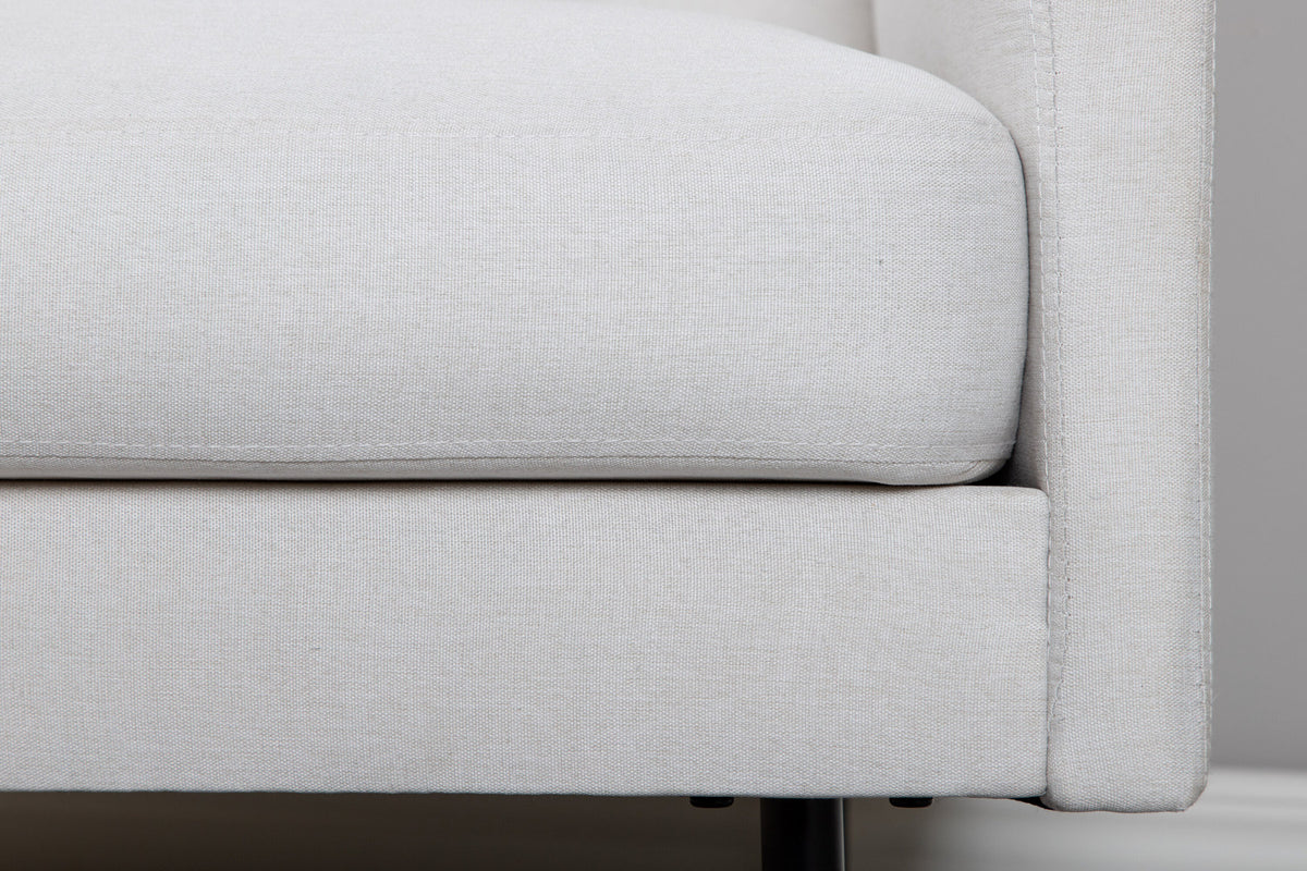Zoom Sessel in Hell beige präsentiert im Onlineshop von KAQTU Design AG. Sessel mit Armlehnen ist von Venture Home