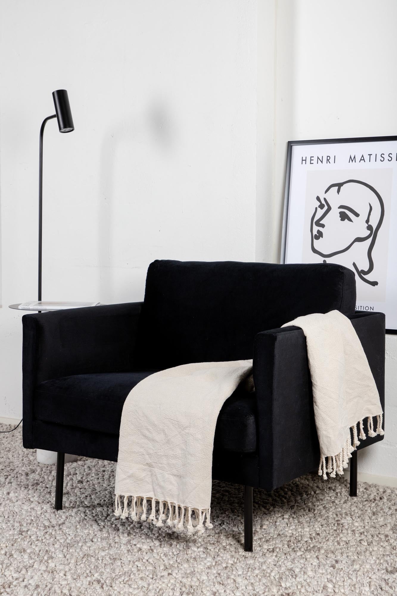 Zoom Sessel in Schwarz präsentiert im Onlineshop von KAQTU Design AG. Sessel mit Armlehnen ist von Venture Home