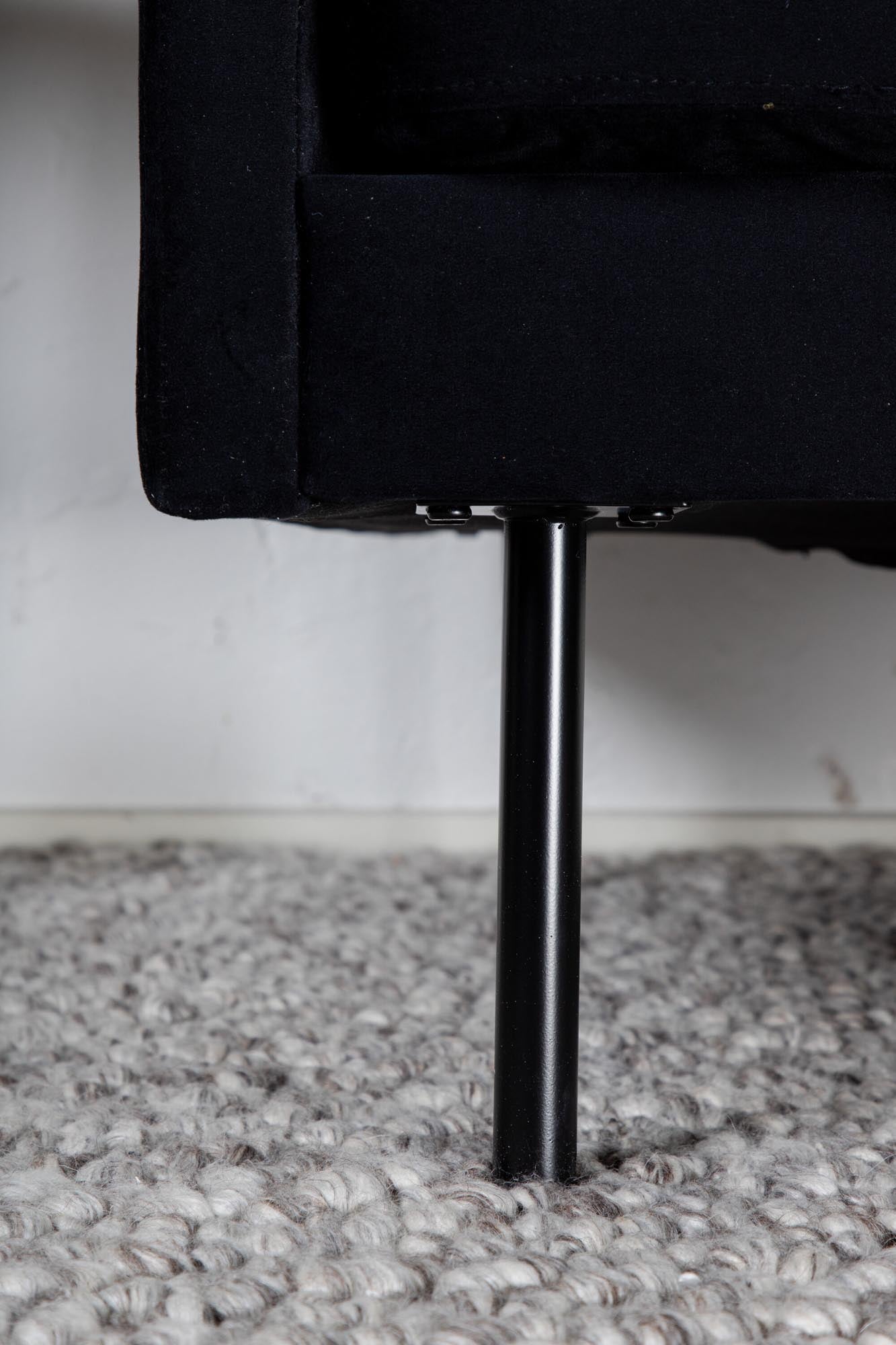 Zoom Sessel in Schwarz präsentiert im Onlineshop von KAQTU Design AG. Sessel mit Armlehnen ist von Venture Home