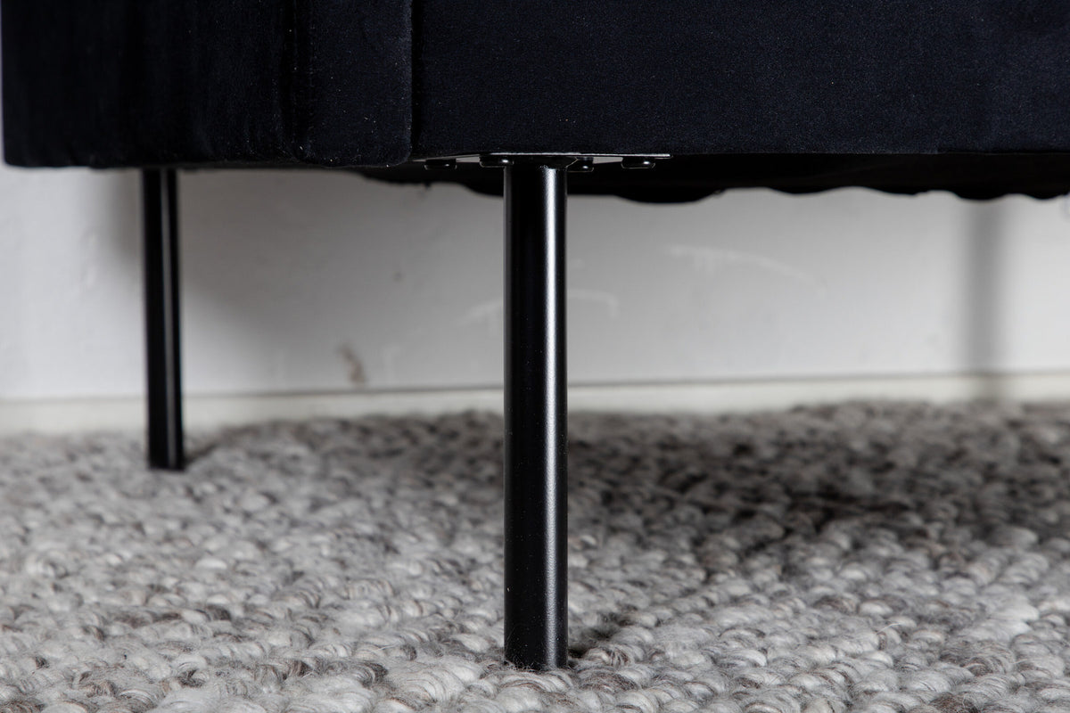 Zoom Sessel in Schwarz präsentiert im Onlineshop von KAQTU Design AG. Sessel mit Armlehnen ist von Venture Home