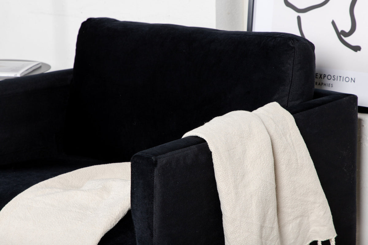 Zoom Sessel in Schwarz präsentiert im Onlineshop von KAQTU Design AG. Sessel mit Armlehnen ist von Venture Home