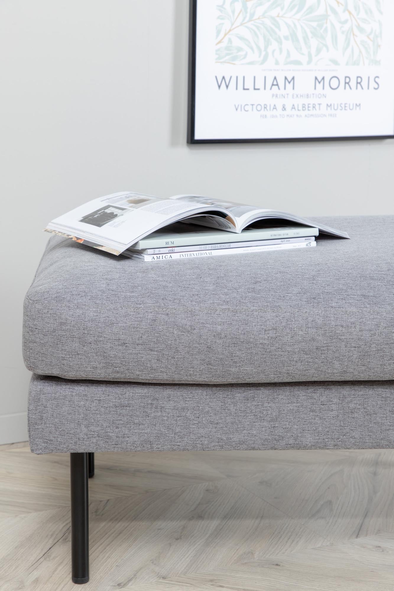 Zoom Ottoman / Pouf in Grau präsentiert im Onlineshop von KAQTU Design AG. Ottoman ist von Venture Home