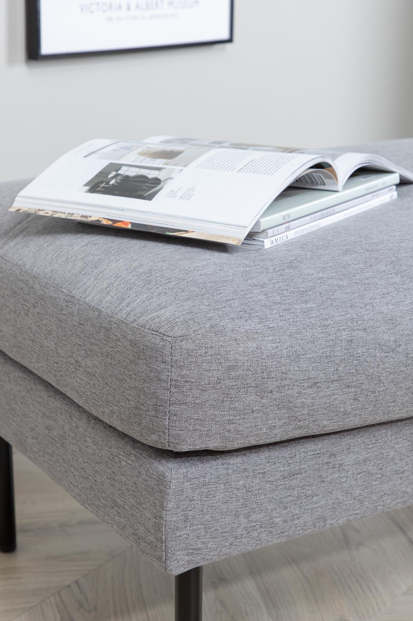 Zoom Ottoman / Pouf in Grau präsentiert im Onlineshop von KAQTU Design AG. Ottoman ist von Venture Home