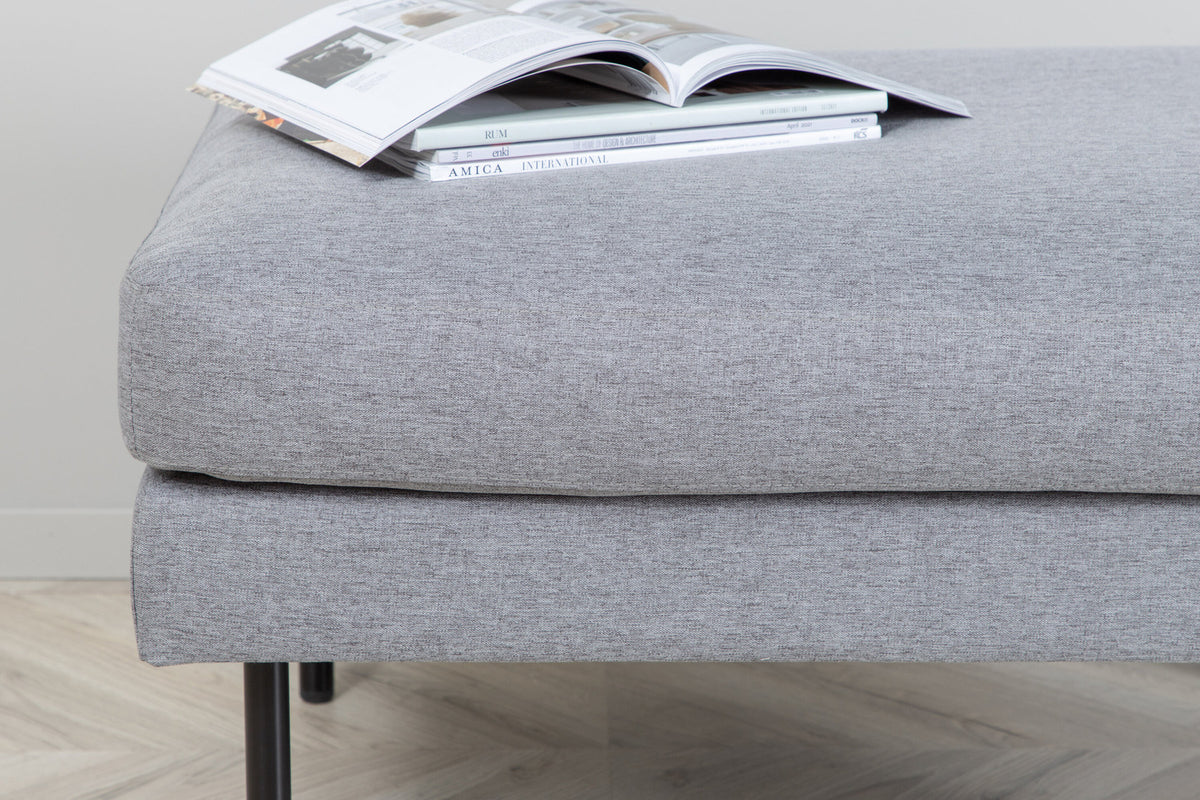 Zoom Ottoman / Pouf in Grau präsentiert im Onlineshop von KAQTU Design AG. Ottoman ist von Venture Home